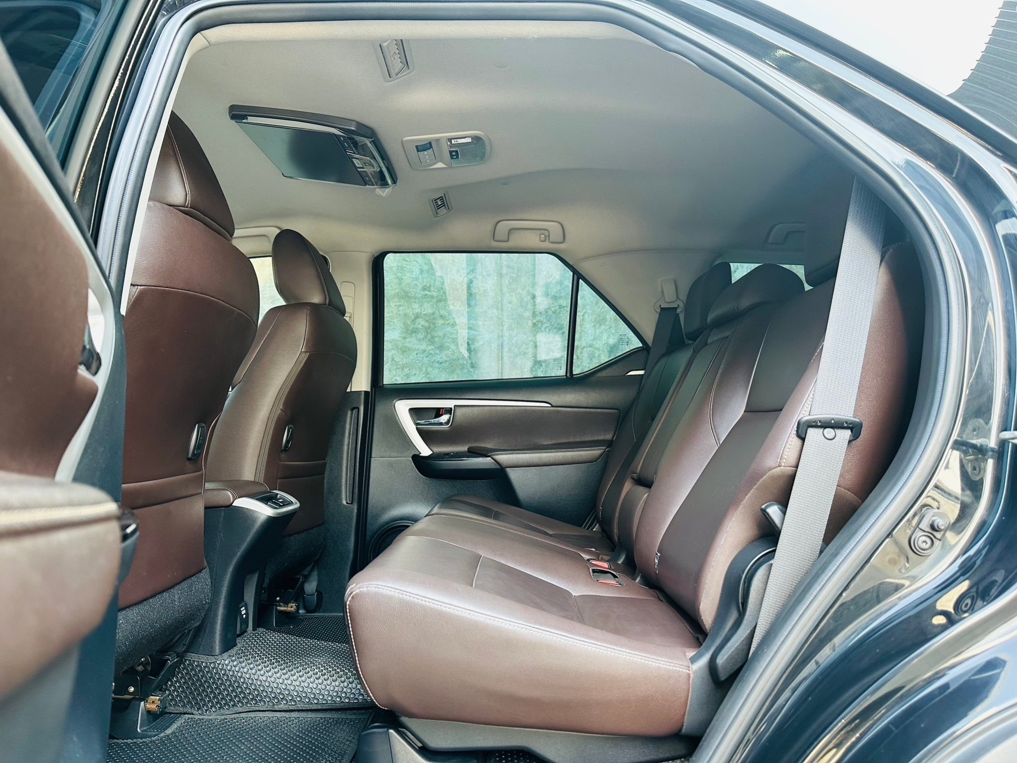 2019 Toyota Fortuner สีดำ (รูปที่ 15)