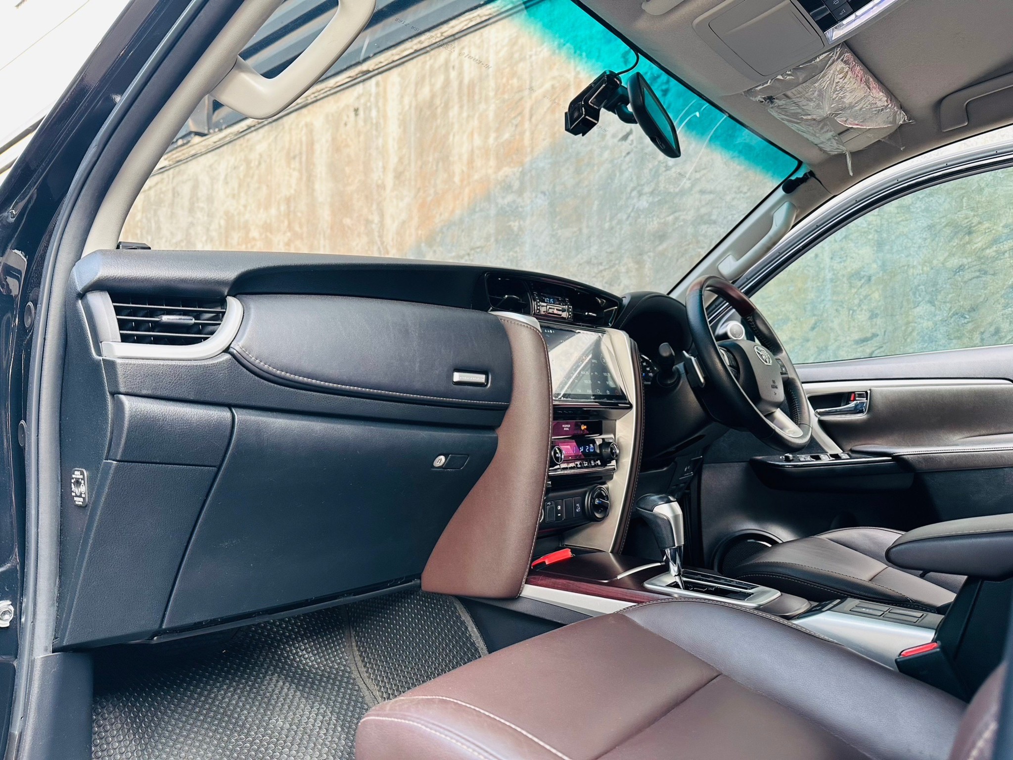 2019 Toyota Fortuner สีดำ (รูปที่ 3)