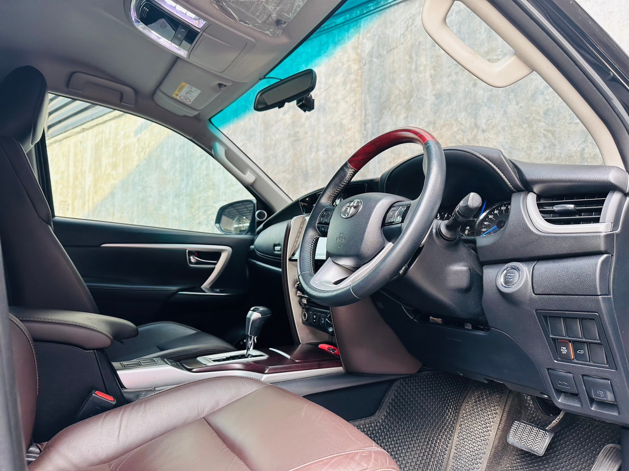 2019 Toyota Fortuner สีดำ (รูปที่ 7)