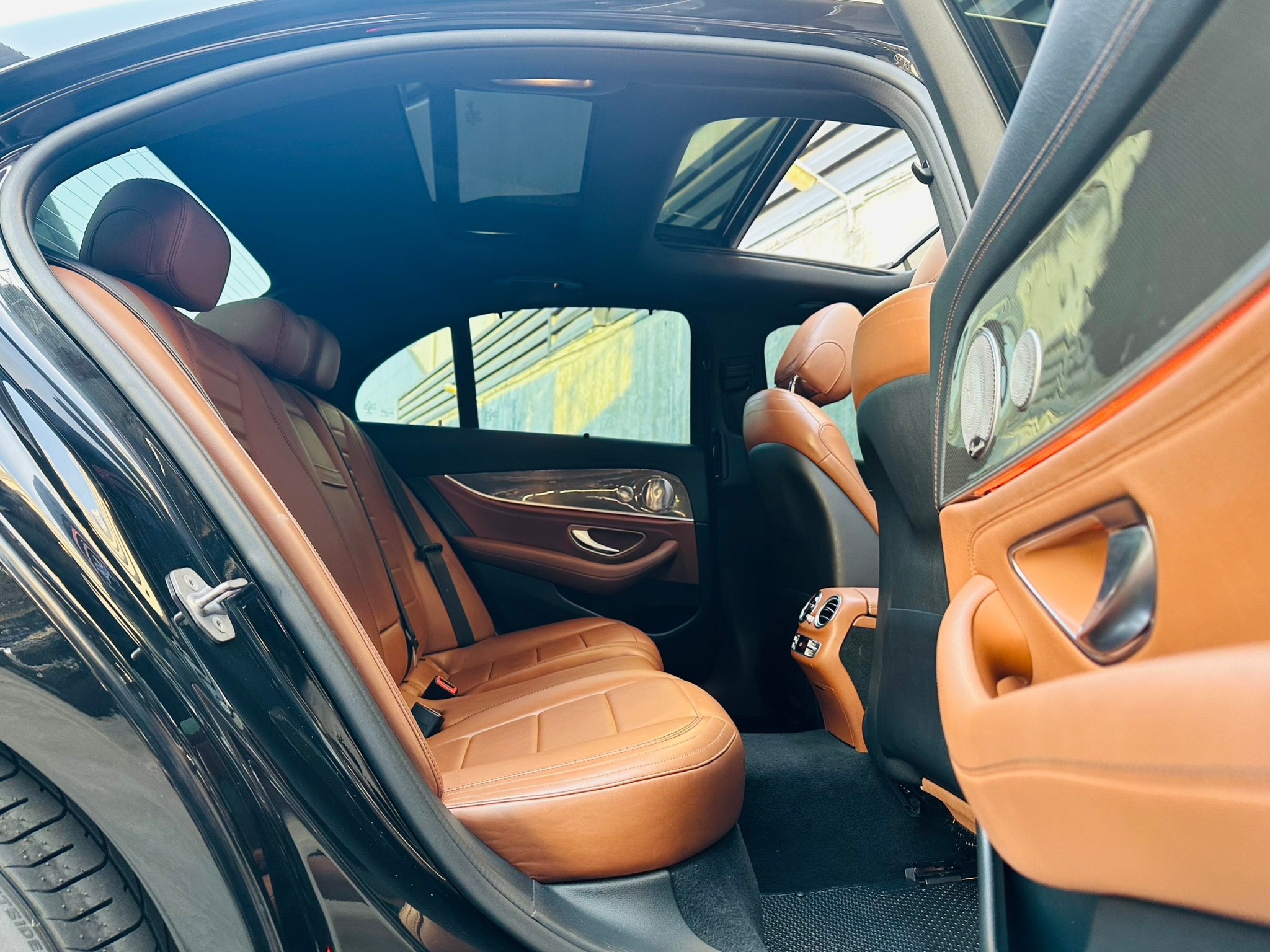 2018 Mercedes-Benz E-Class W213 E350 สีดำ (รูปที่ 9)