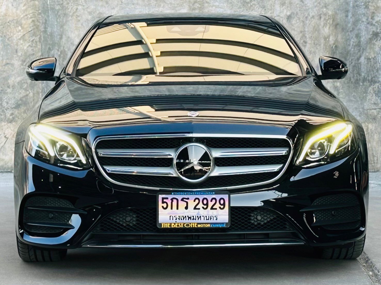 2018 Mercedes-Benz E-Class W213 E350 สีดำ (รูปที่ 4)