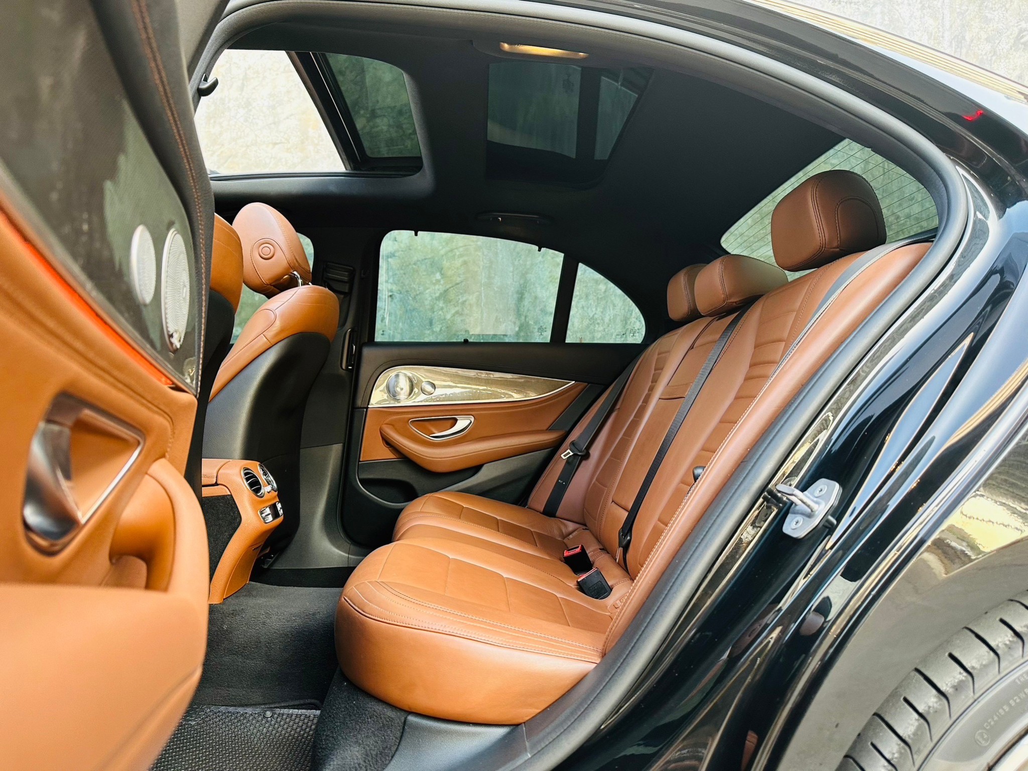 2018 Mercedes-Benz E-Class W213 E350 สีดำ (รูปที่ 16)