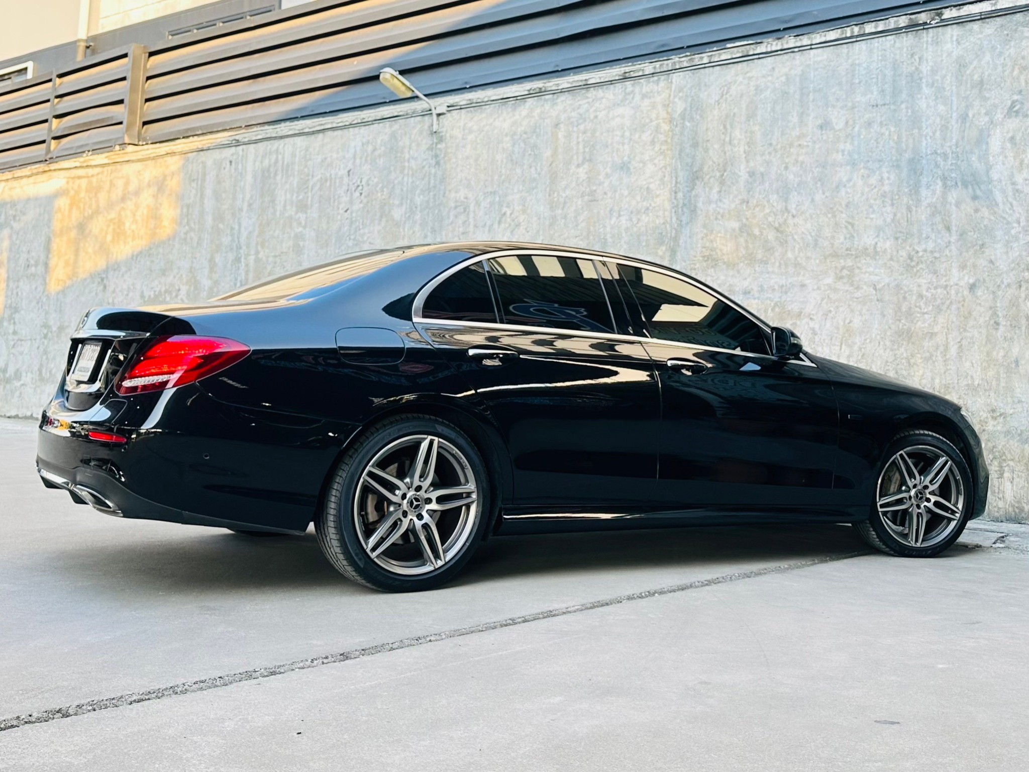 2018 Mercedes-Benz E-Class W213 E350 สีดำ