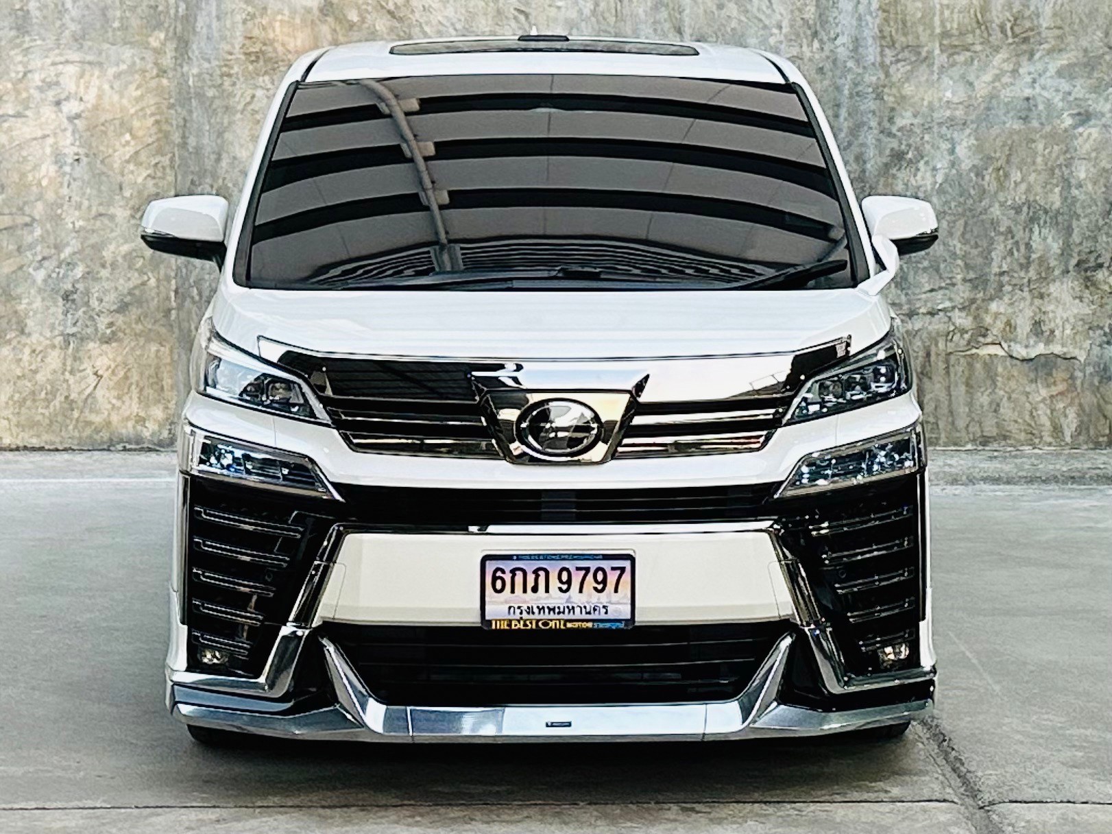 2019 Toyota Vellfire สีขาว (รูปที่ 11)