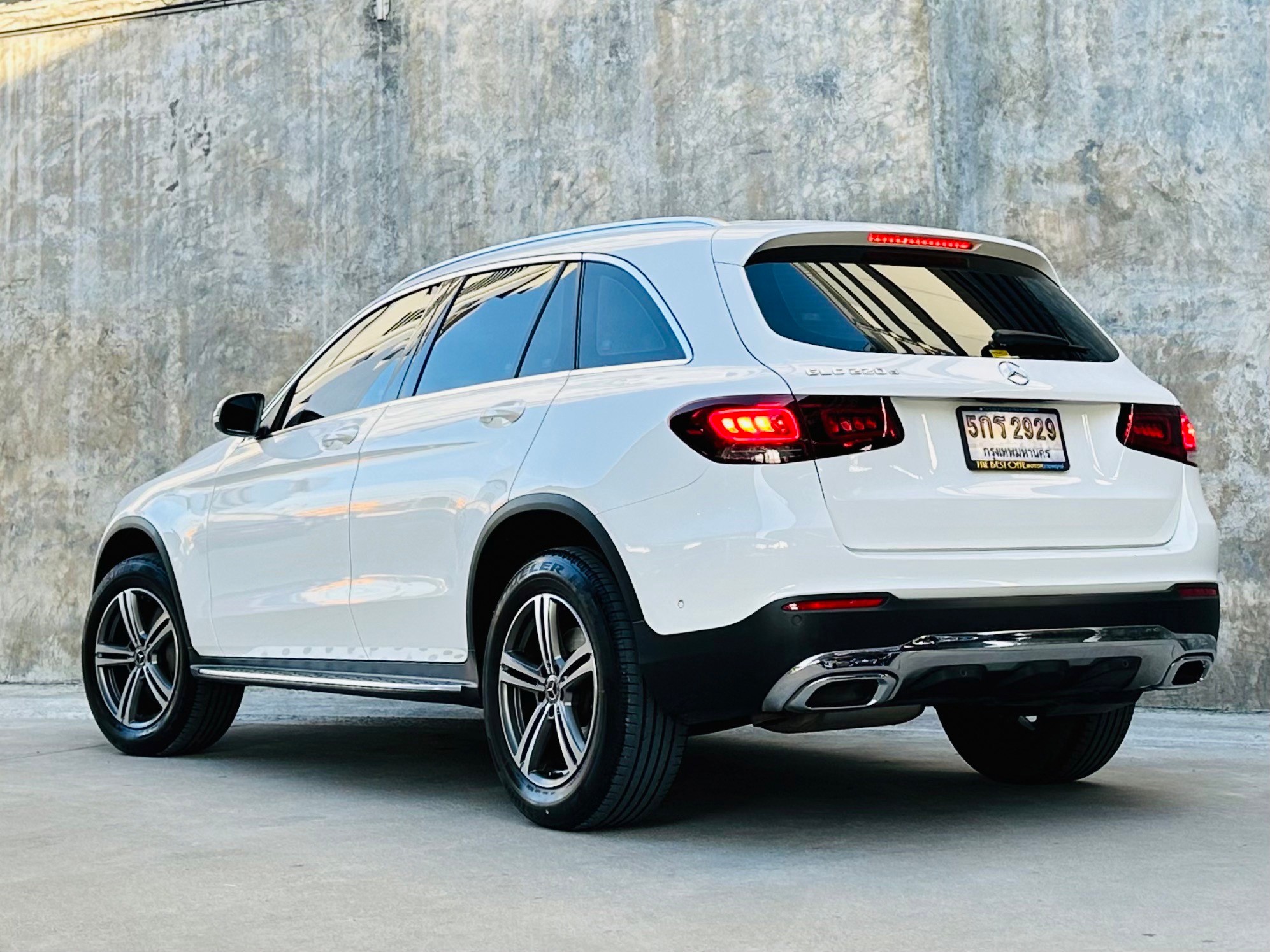 2020 Mercedes-Benz GLC220d Off-Road สีขาว (รูปที่ 7)
