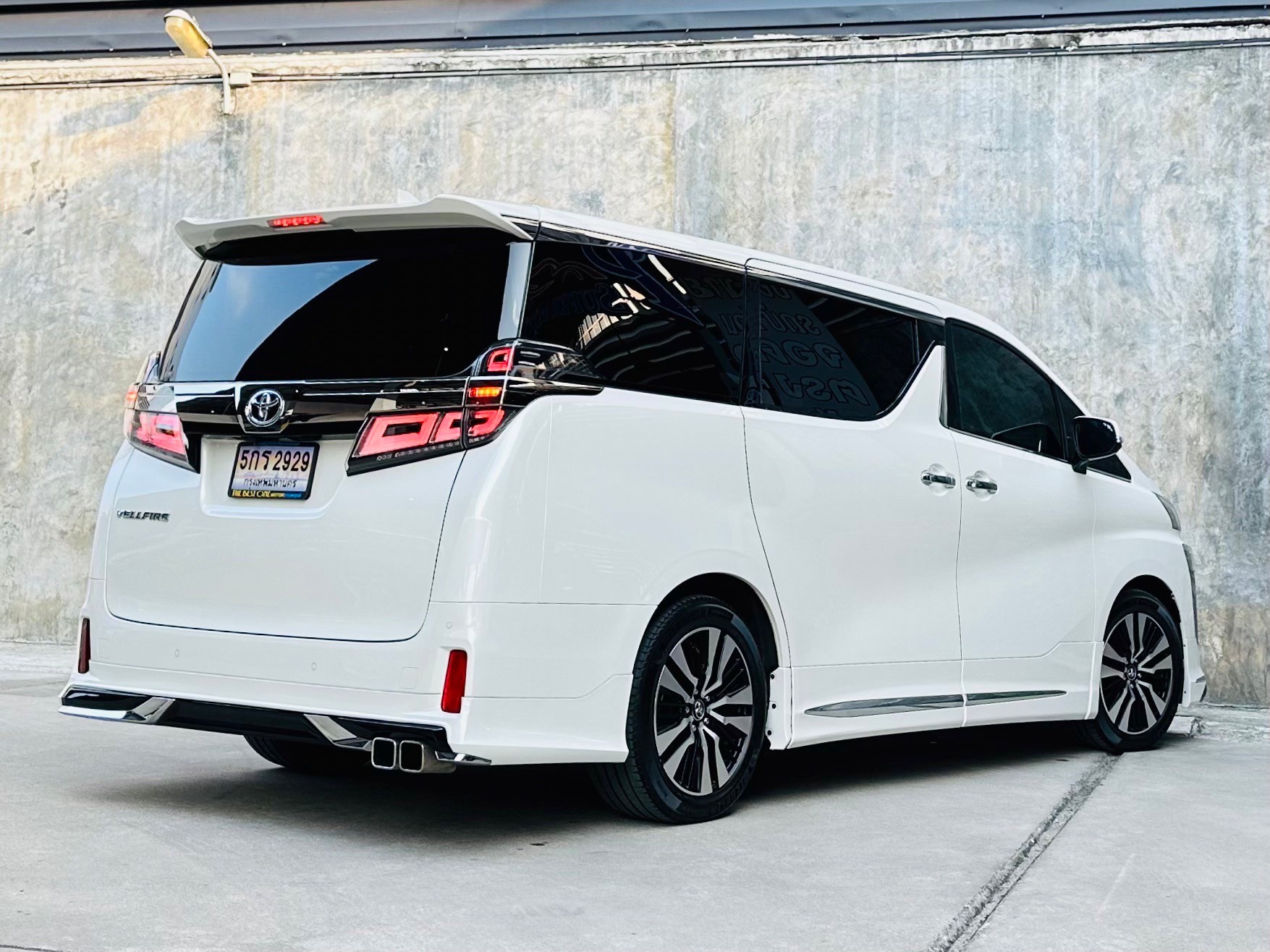 2018 Toyota Vellfire สีขาว