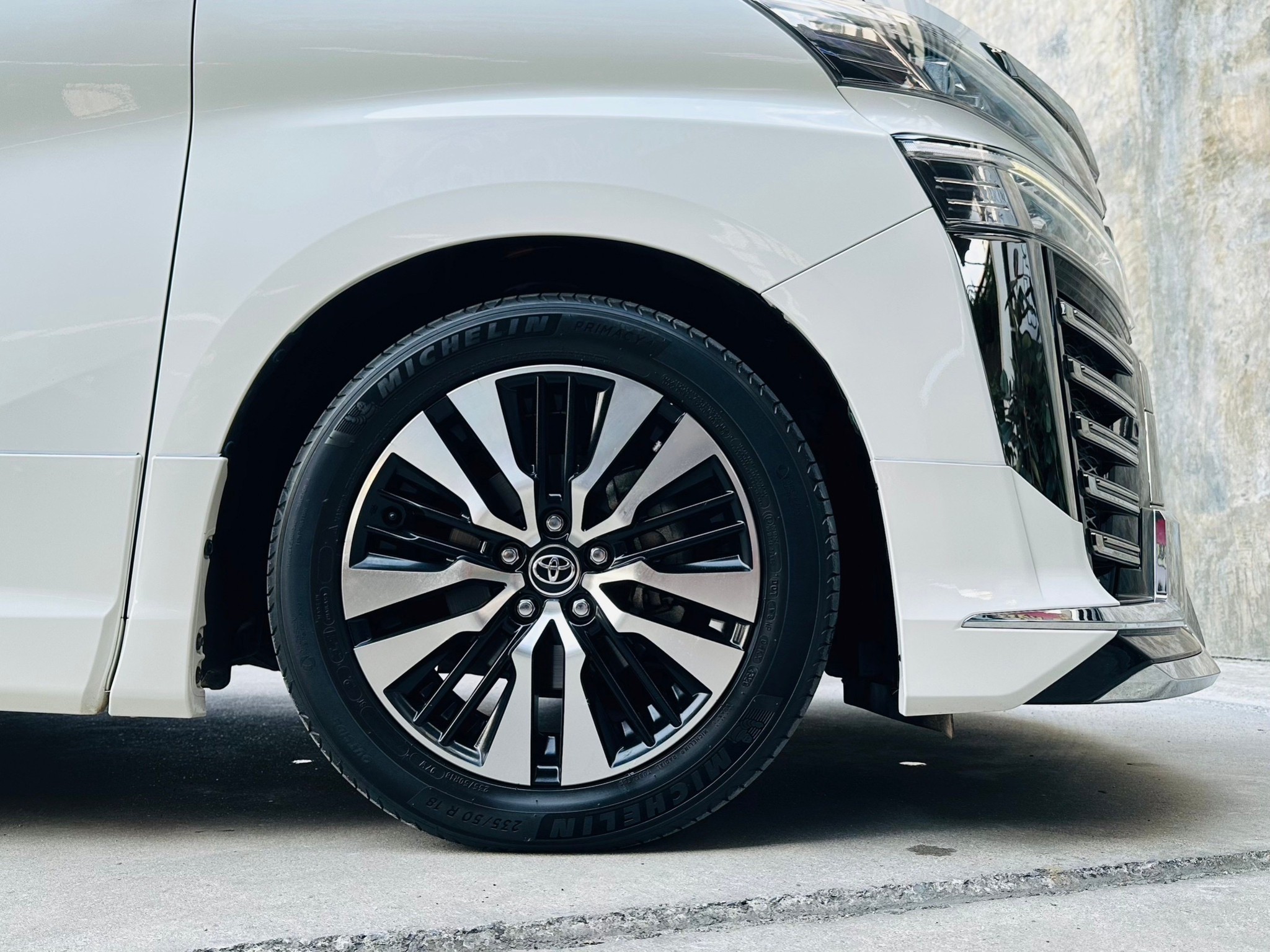 2018 Toyota Vellfire สีขาว