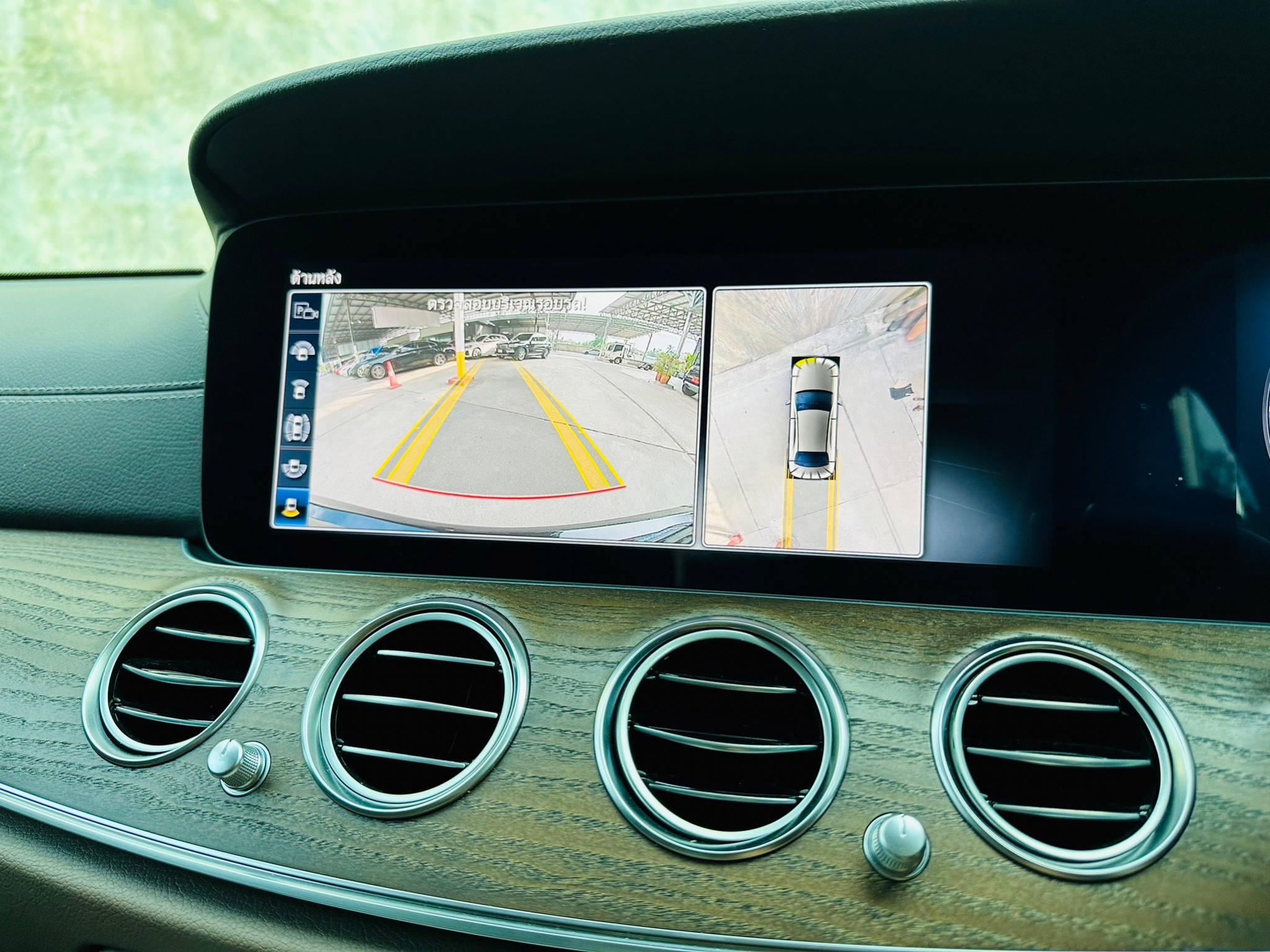 2021 Mercedes-Benz E300e Exclusive Plug-in Hybrid สีดำ (รูปที่ 14)