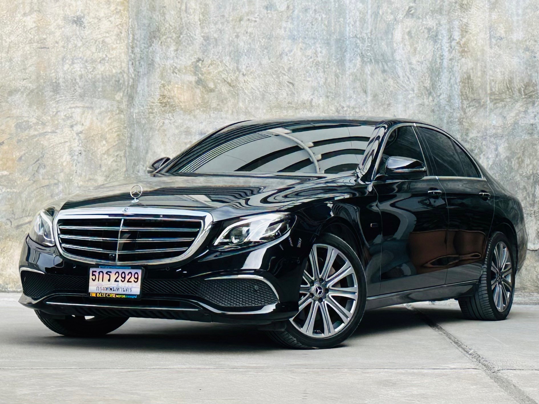 2021 Mercedes-Benz E300e Exclusive Plug-in Hybrid สีดำ
