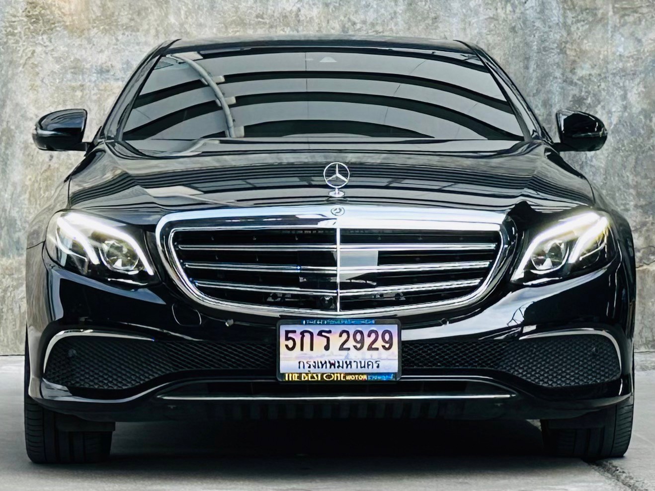 2021 Mercedes-Benz E300e Exclusive Plug-in Hybrid สีดำ (รูปที่ 12)