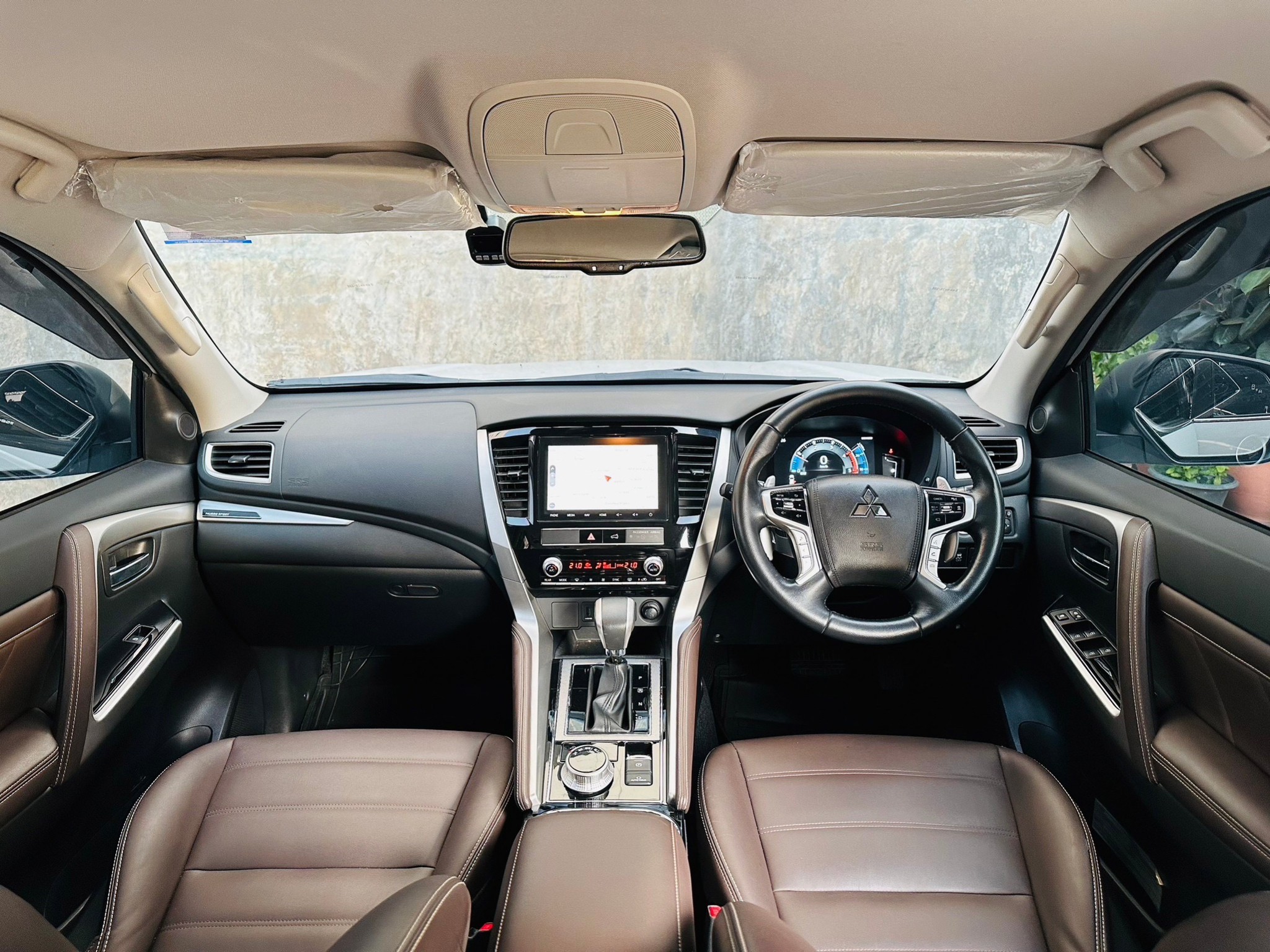 2021 Mitsubishi Pajero สีขาว (รูปที่ 5)