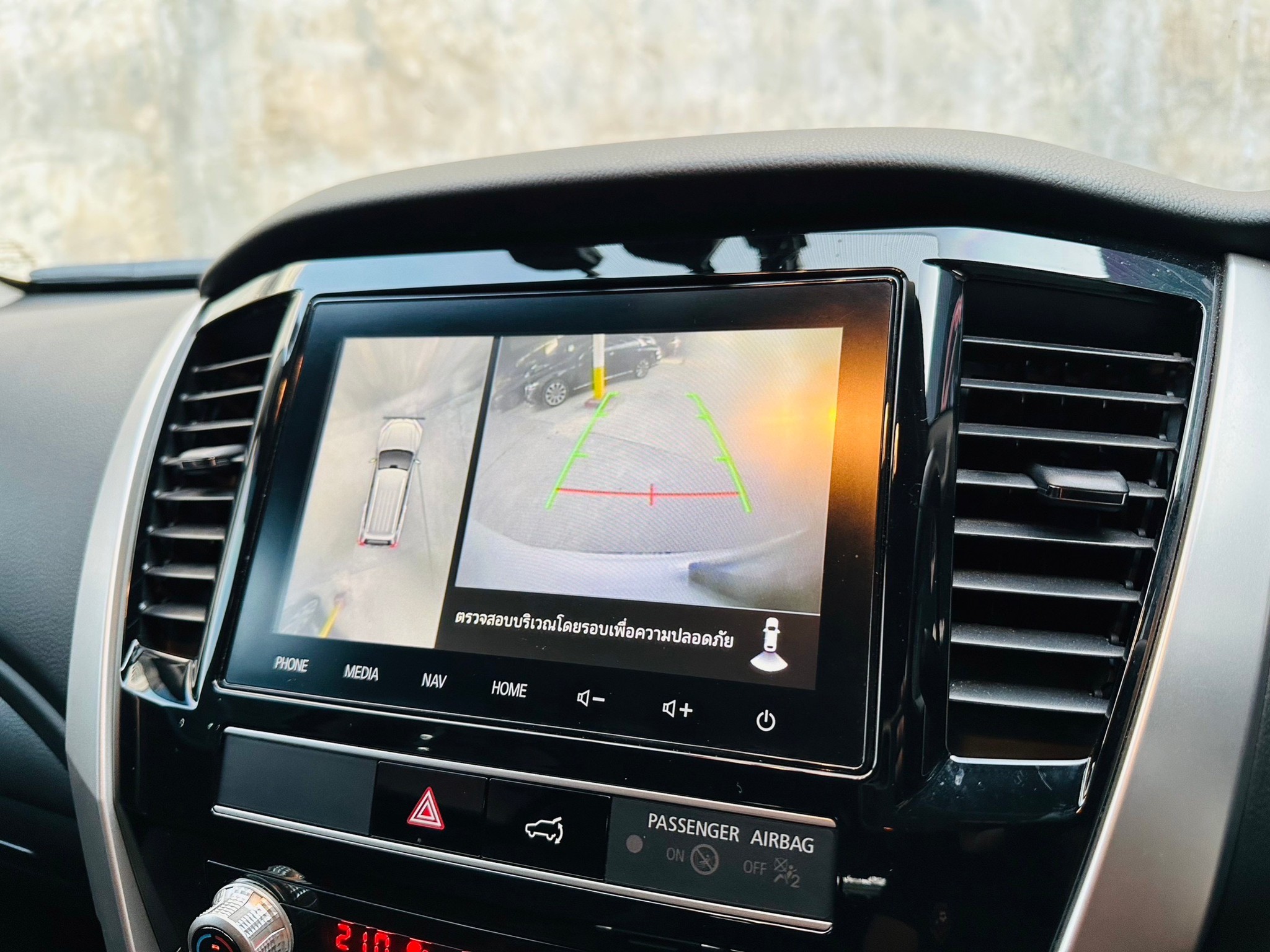 2021 Mitsubishi Pajero สีขาว (รูปที่ 14)