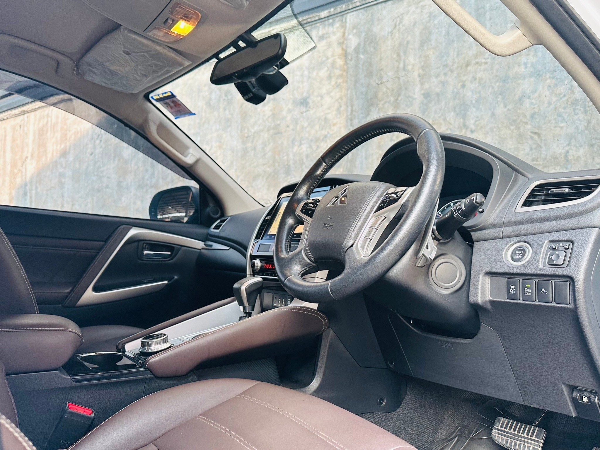 2021 Mitsubishi Pajero สีขาว (รูปที่ 16)