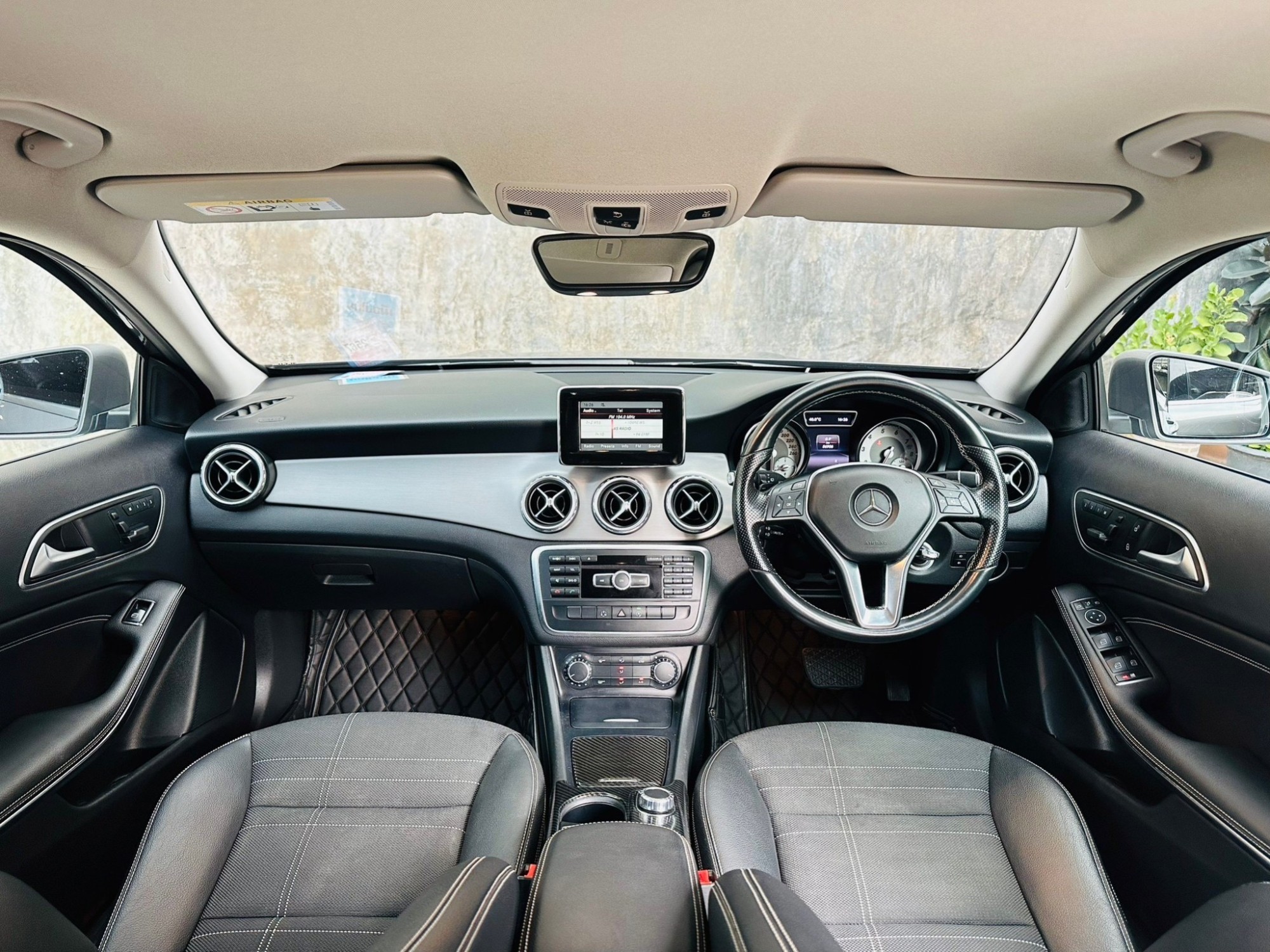 2016 Mercedes-Benz CLA-Class C118 CLA200 สีเทา (รูปที่ 5)