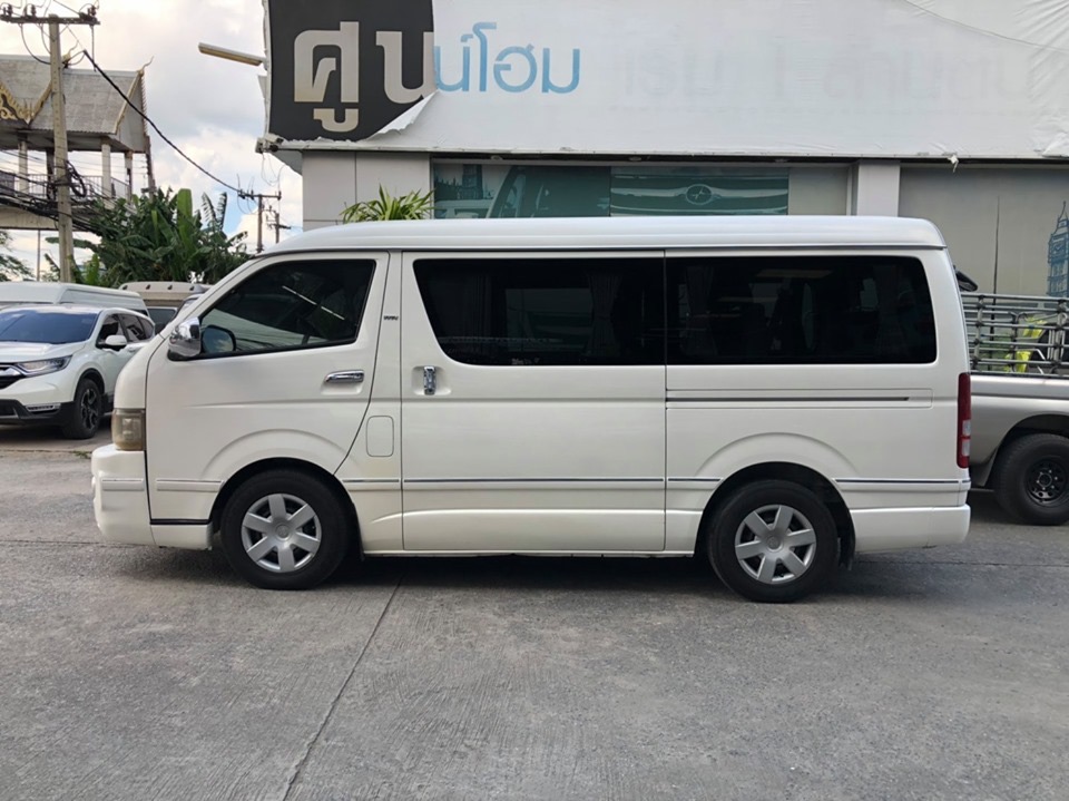 Toyota Ventury ปี 2010 สีขาว (รูปที่ 4)