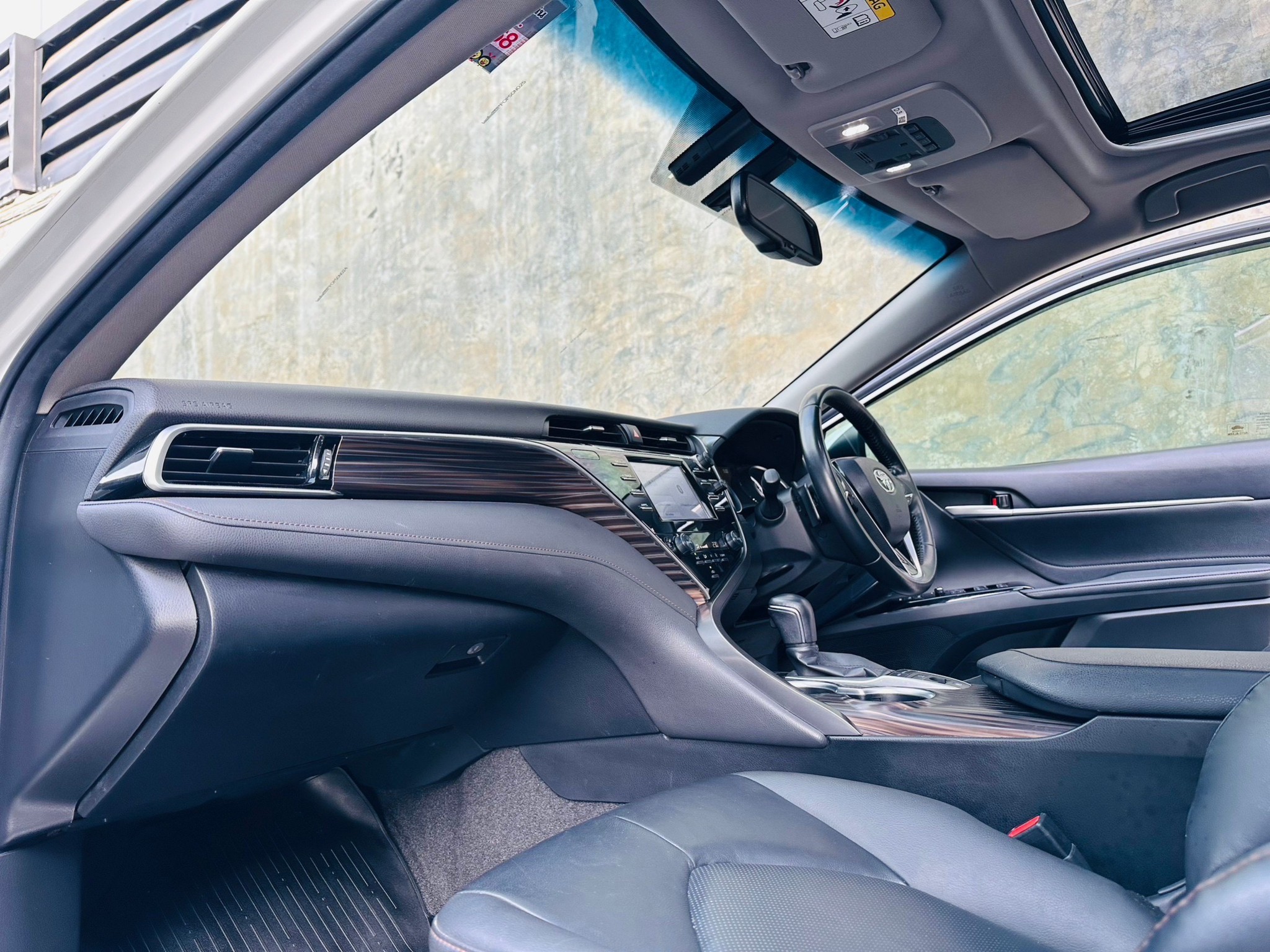 2019 Toyota Camry สีขาว (รูปที่ 5)