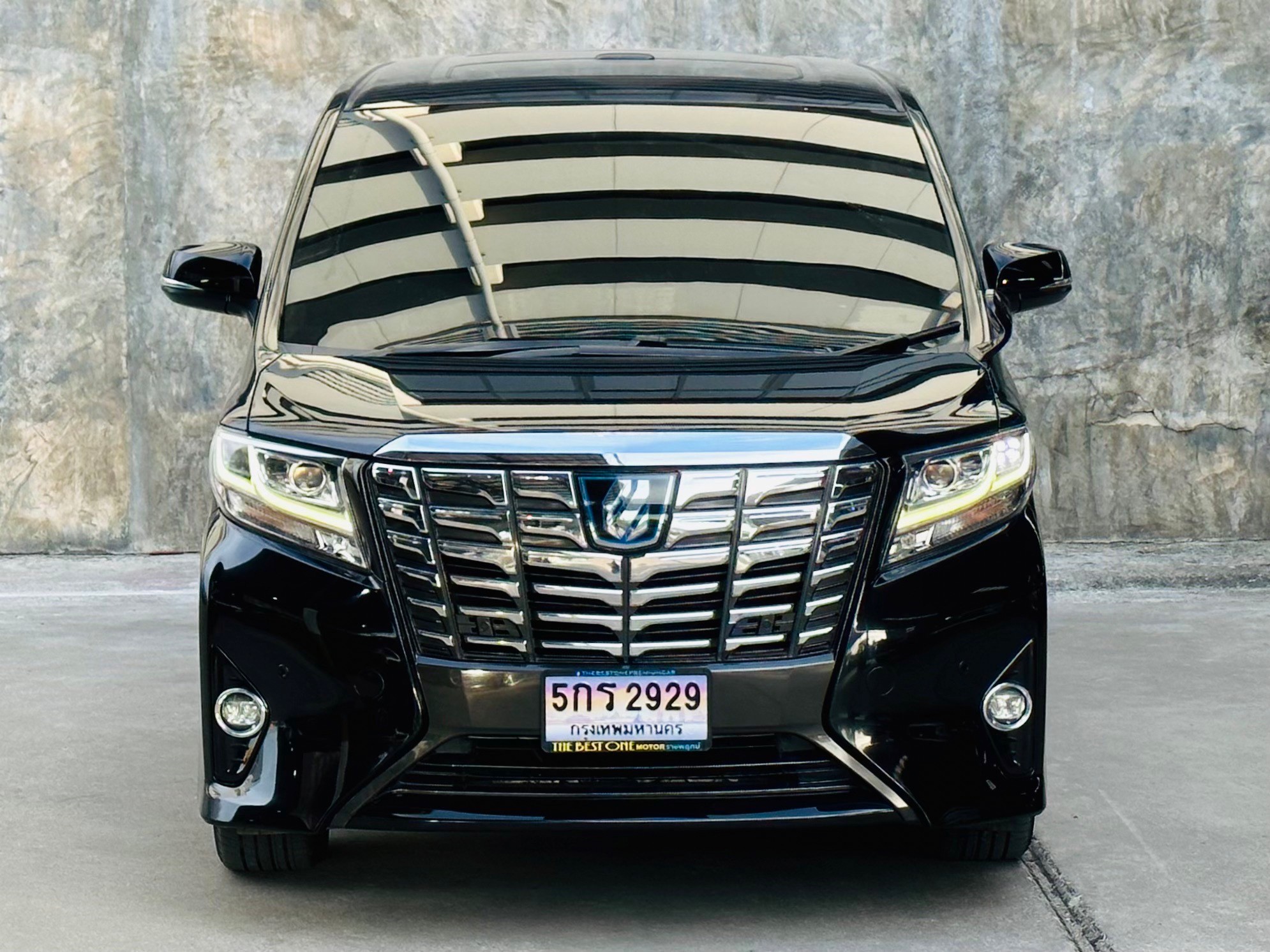 2016 Toyota Alphard สีดำ (รูปที่ 8)