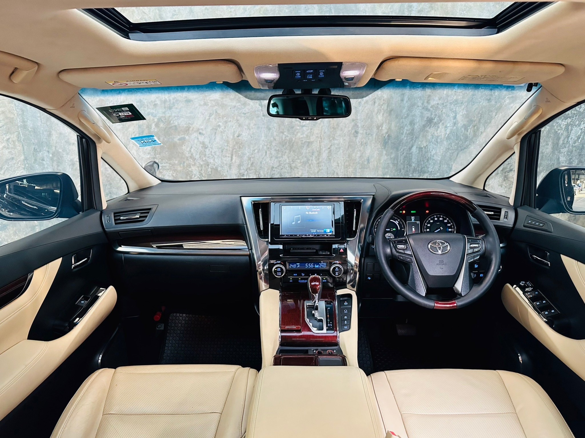 2016 Toyota Alphard สีดำ (รูปที่ 15)