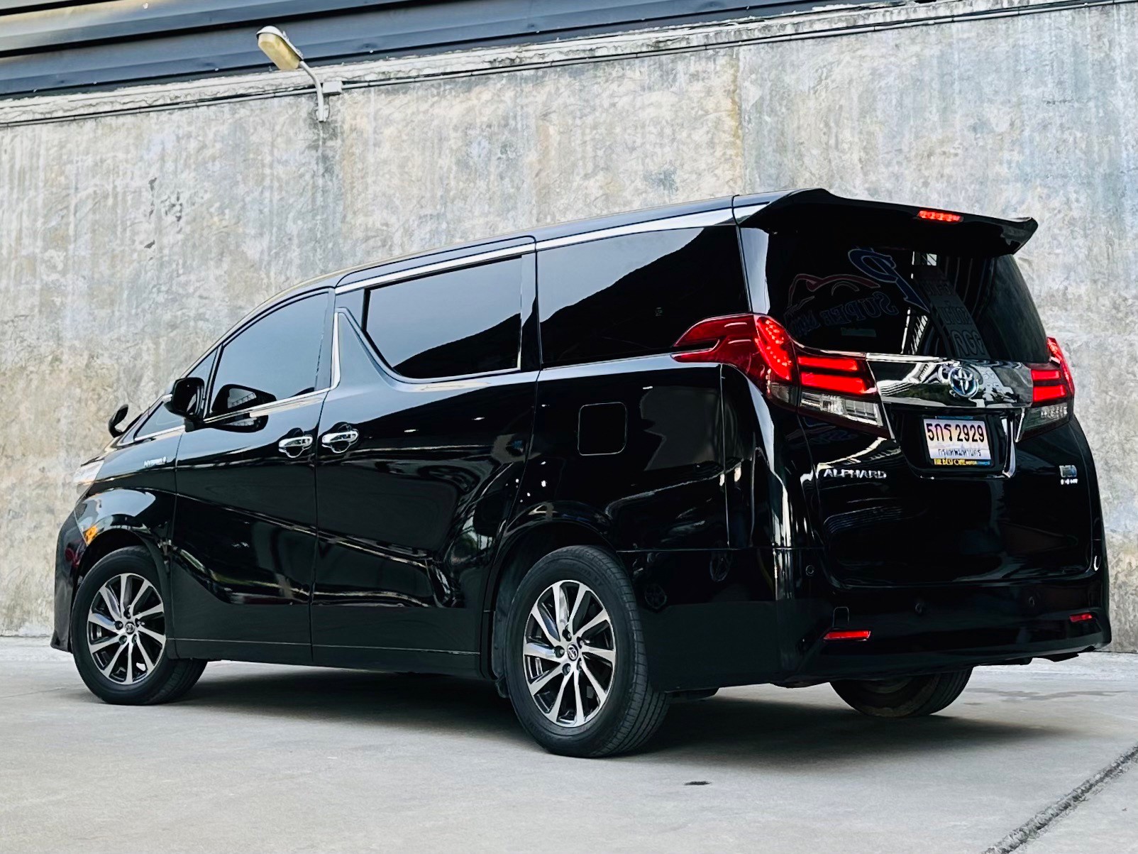 2016 Toyota Alphard สีดำ (รูปที่ 14)