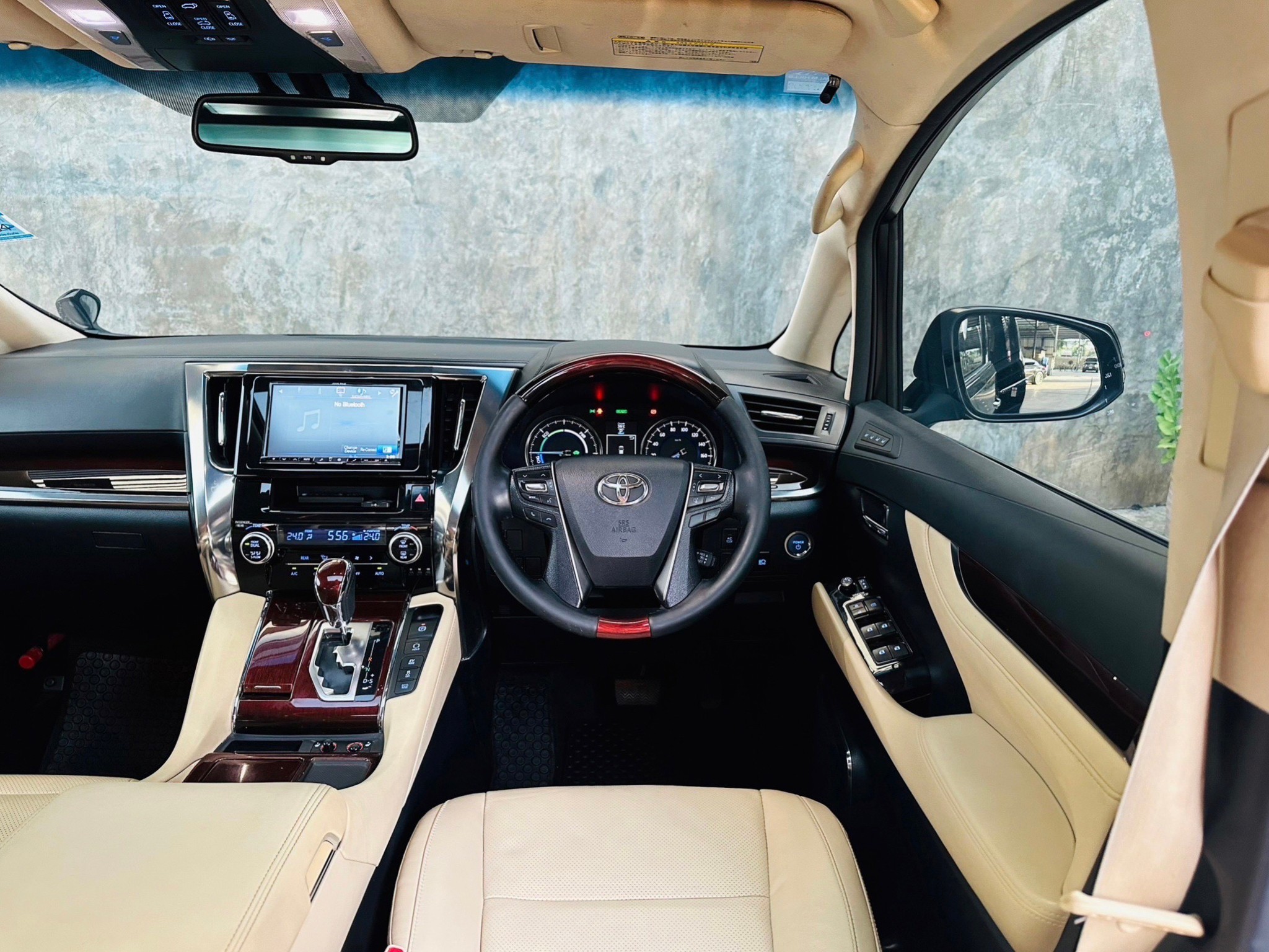 2016 Toyota Alphard สีดำ (รูปที่ 7)