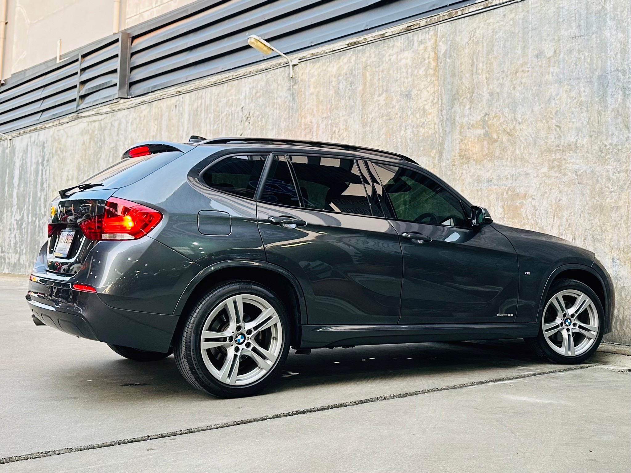 2016 BMW X1 F48 สีเทา (รูปที่ 8)
