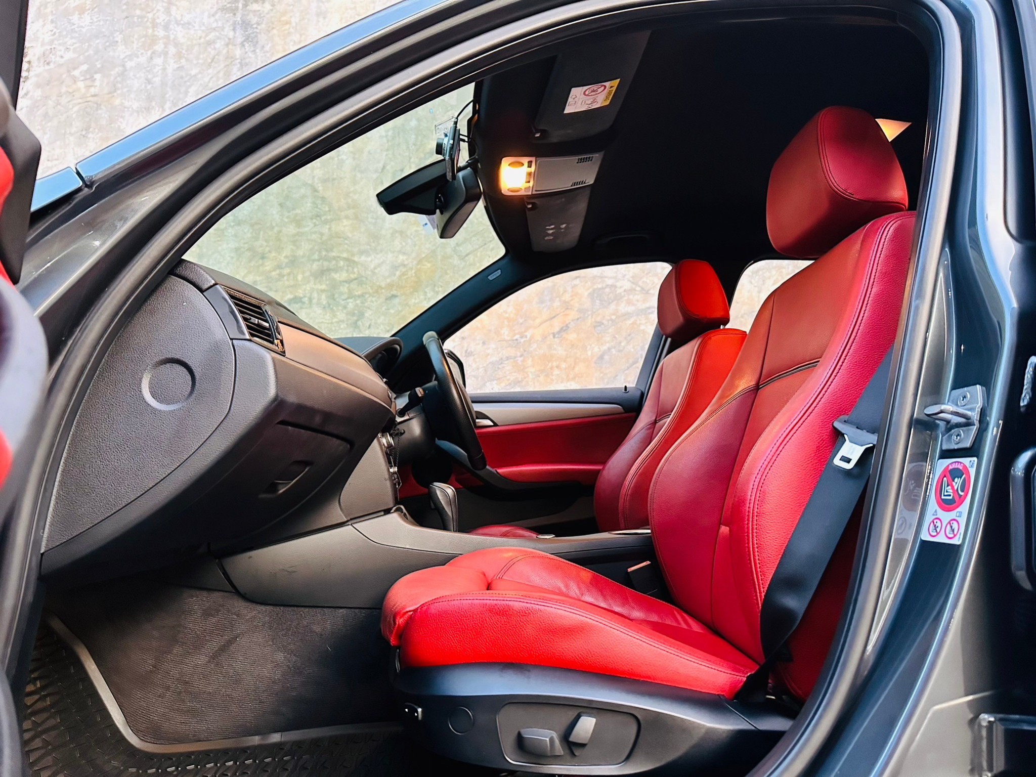 2016 BMW X1 F48 สีเทา (รูปที่ 10)