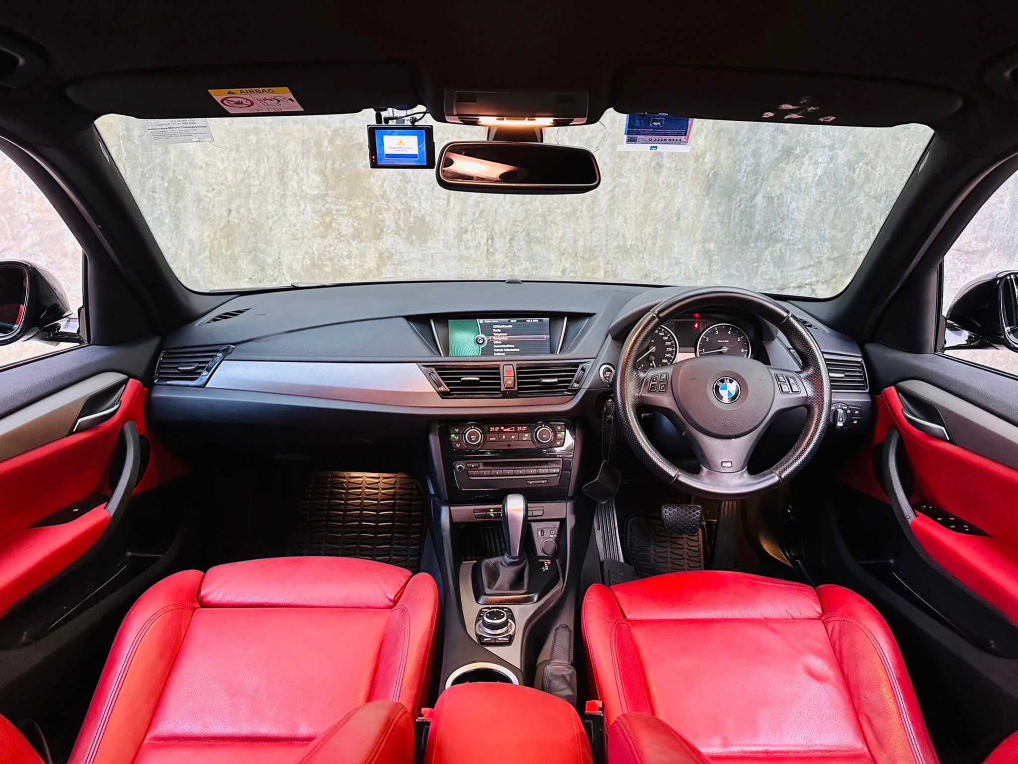 2016 BMW X1 F48 สีเทา (รูปที่ 11)