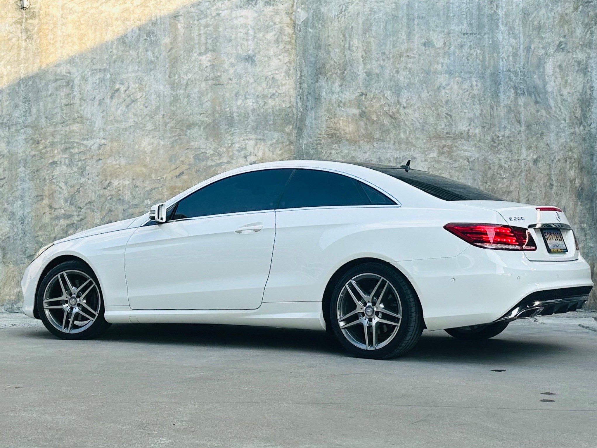 2016 Mercedes-Benz E-Class W211 E200 สีขาว (รูปที่ 11)