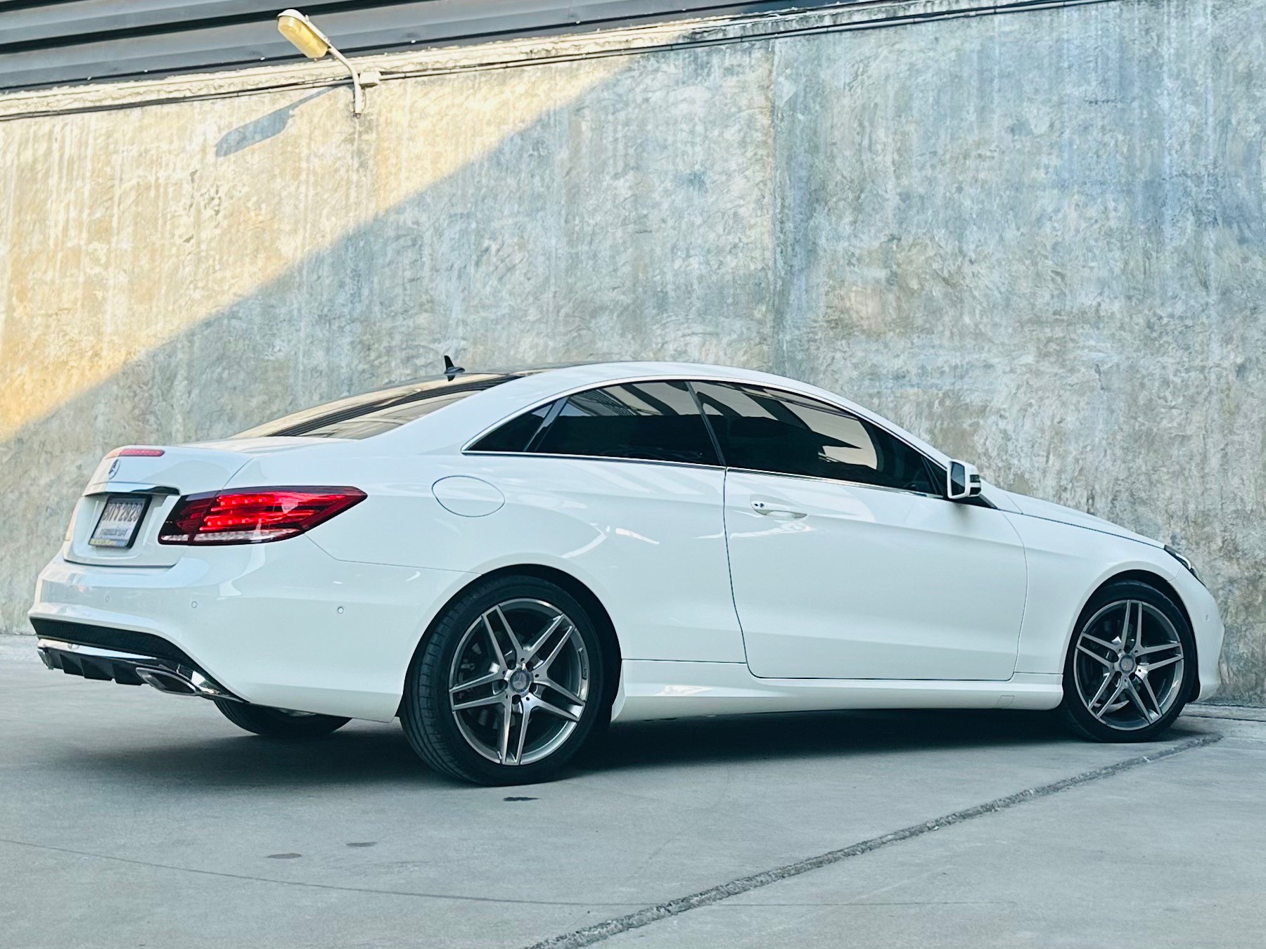 2016 Mercedes-Benz E-Class W211 E200 สีขาว