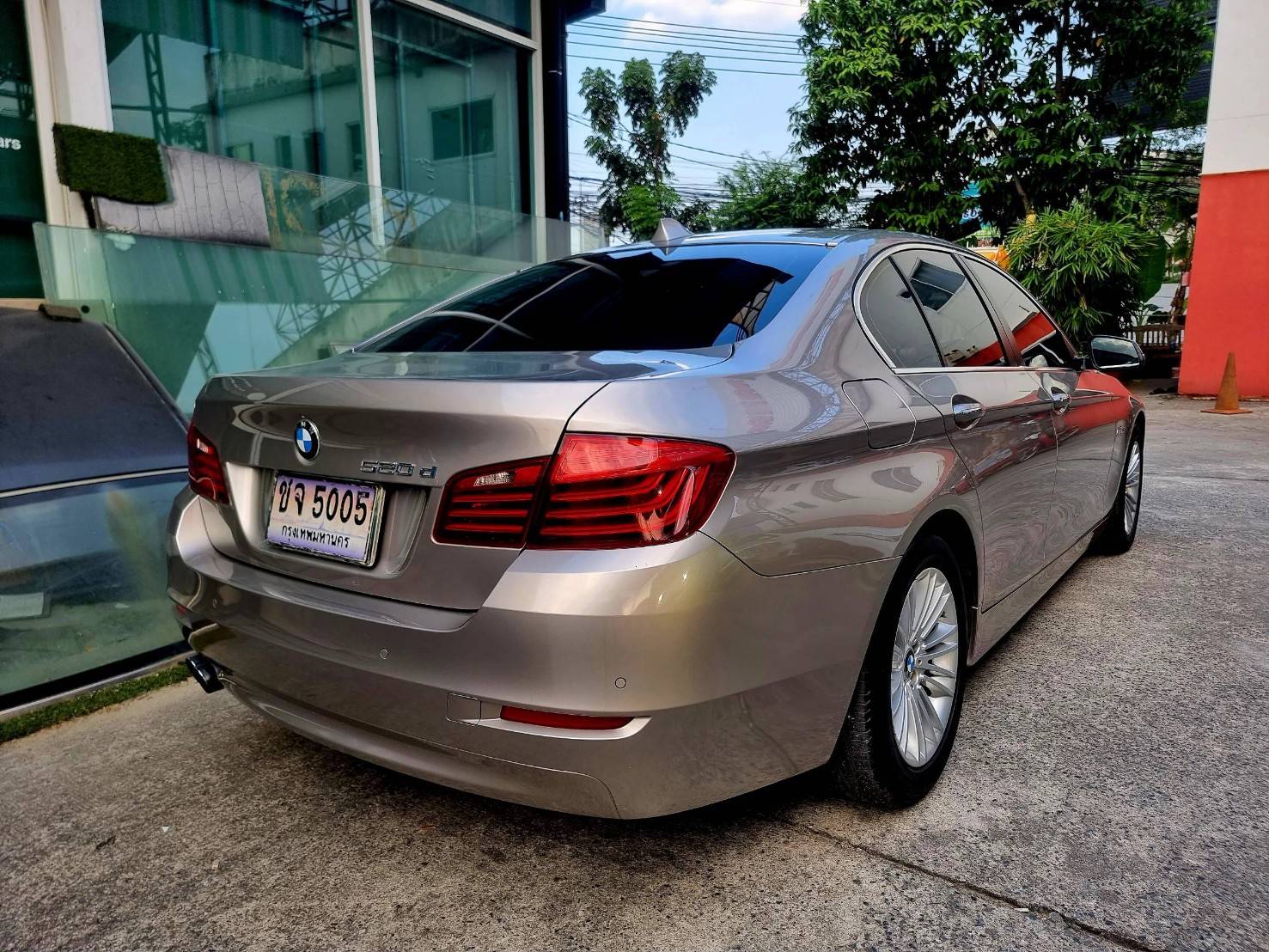 2013 BMW 520D LCI สีทอง