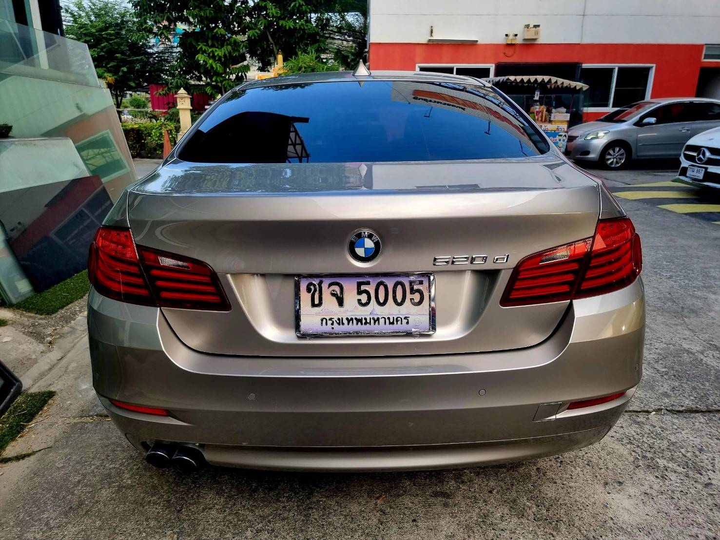 2013 BMW 520D LCI สีทอง