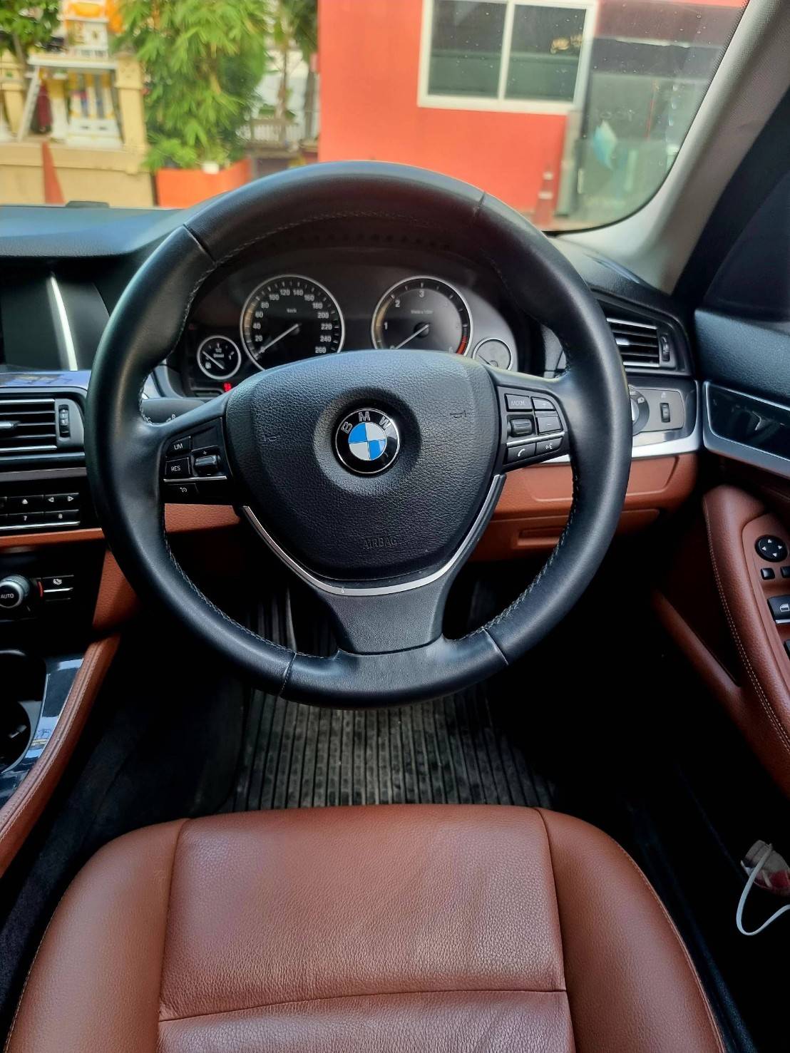 2013 BMW 520D LCI สีทอง (รูปที่ 16)