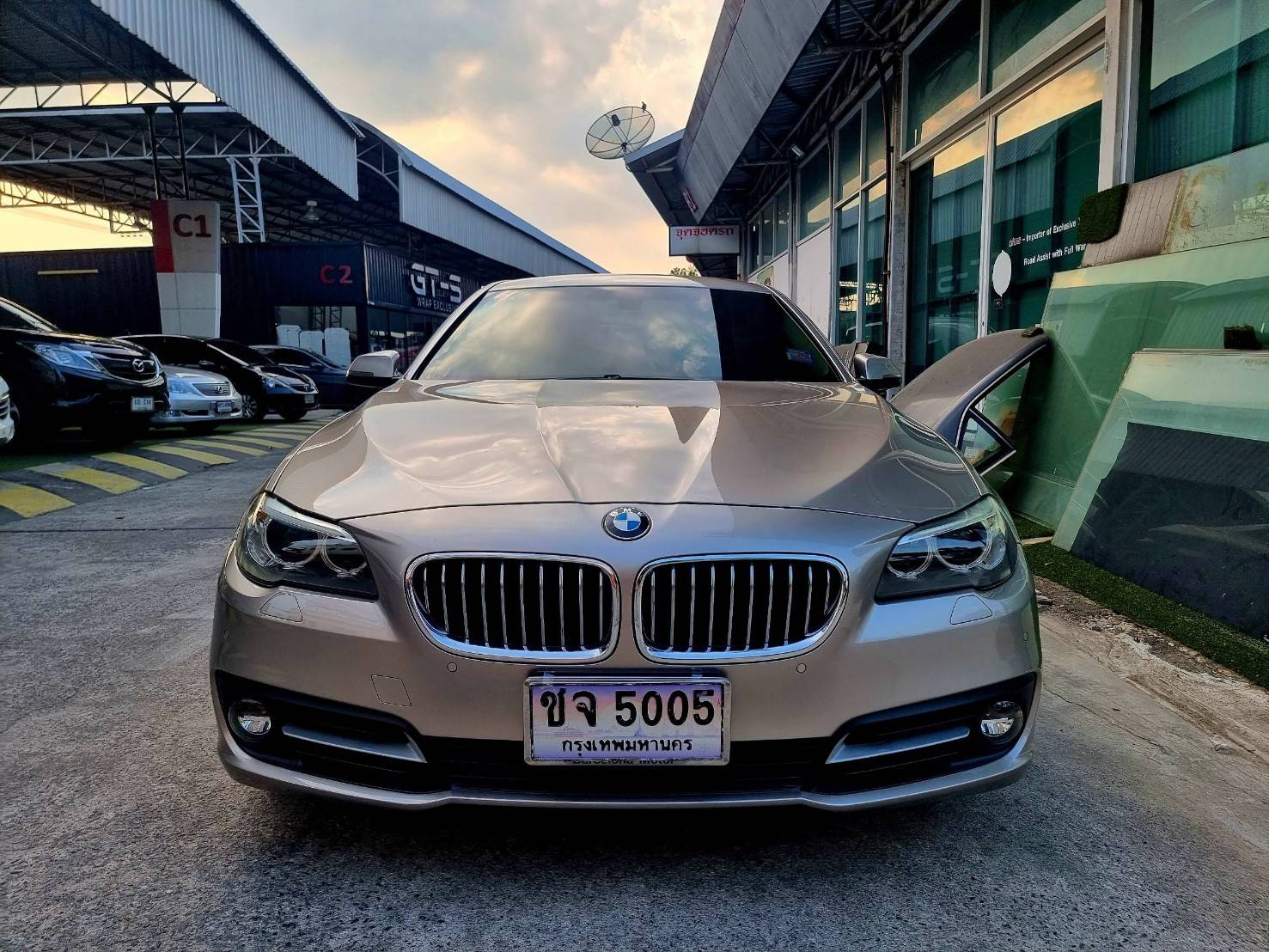 2013 BMW 520D LCI สีทอง (รูปที่ 6)