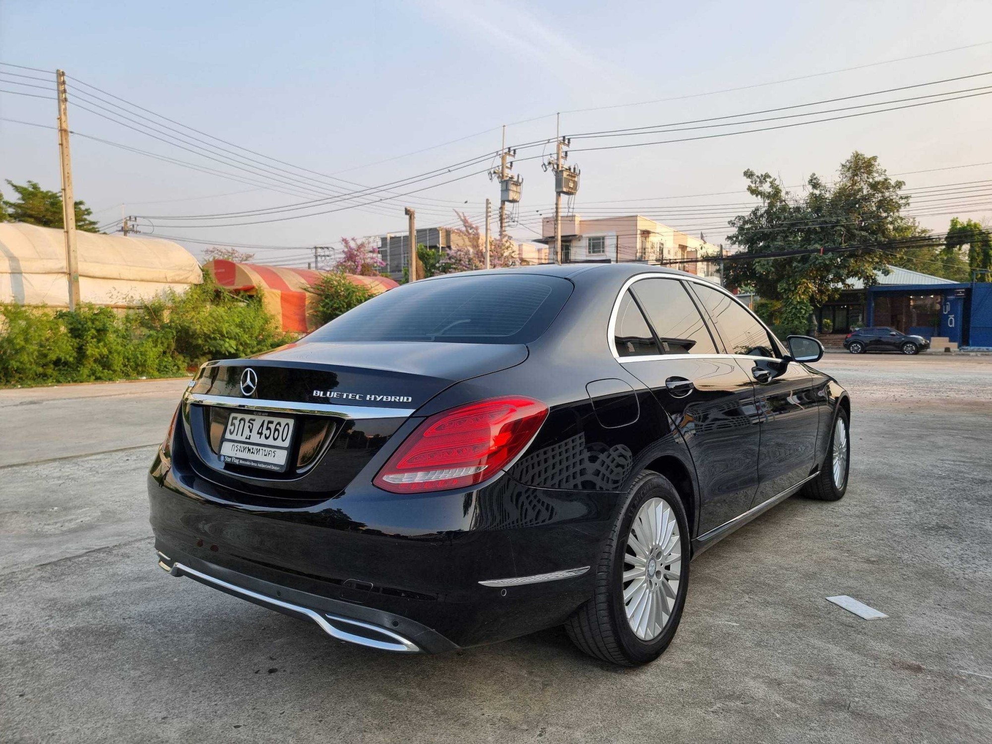2015 Mercedes-Benz C300 Exclusive Bluetec Hybrid สีดำ (รูปที่ 5)