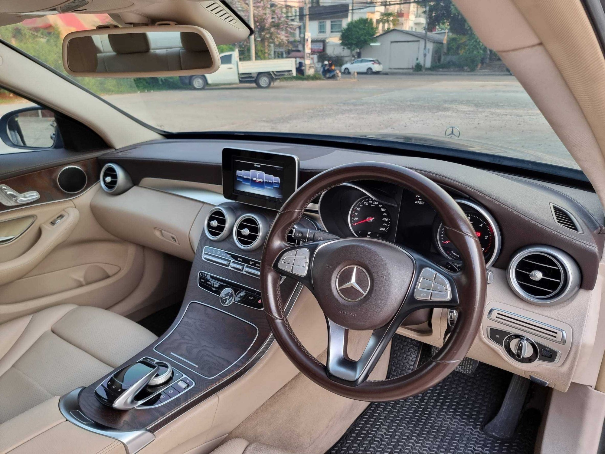 2015 Mercedes-Benz C300 Exclusive Bluetec Hybrid สีดำ (รูปที่ 8)