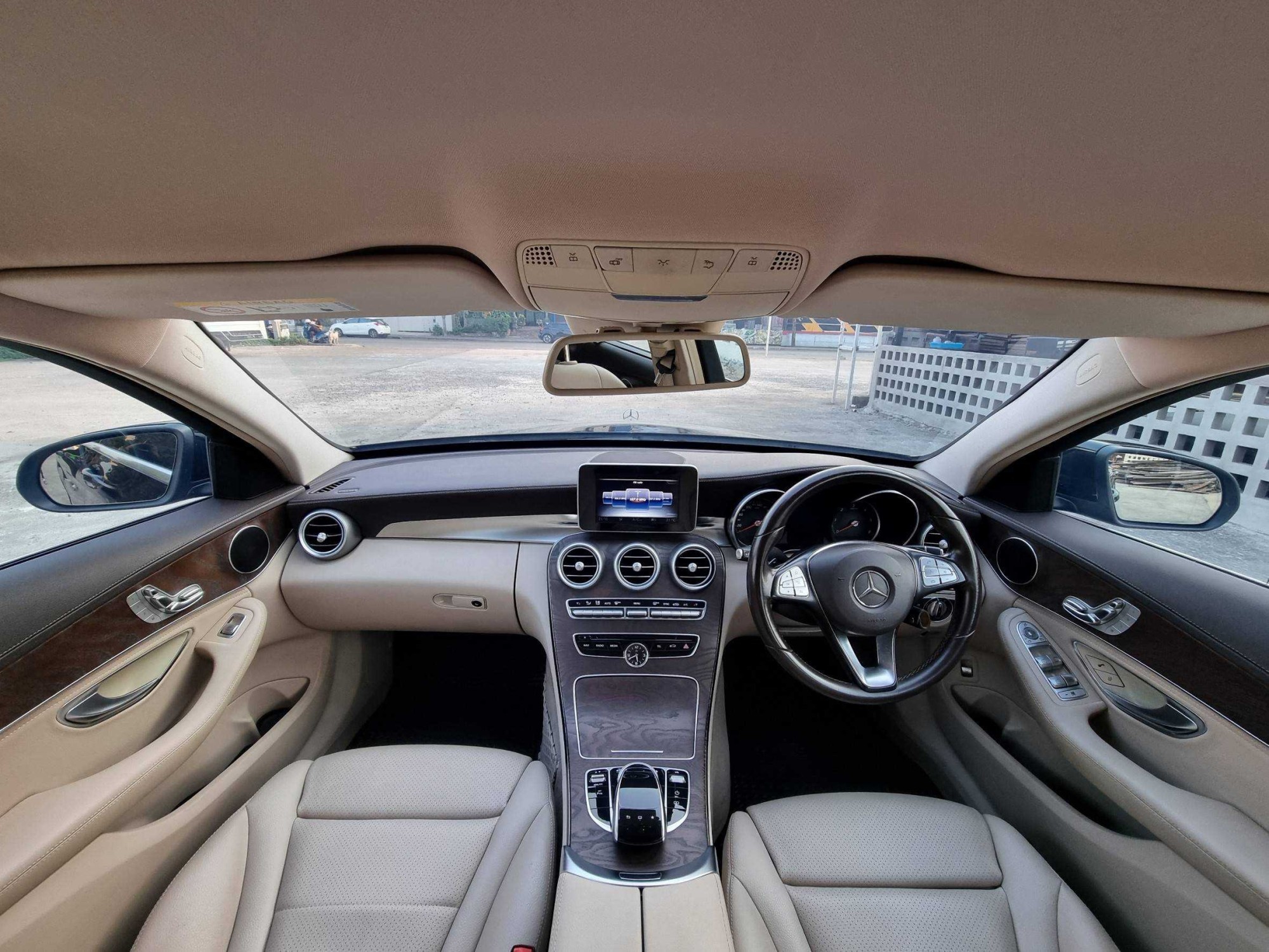2015 Mercedes-Benz C300 Exclusive Bluetec Hybrid สีดำ (รูปที่ 11)