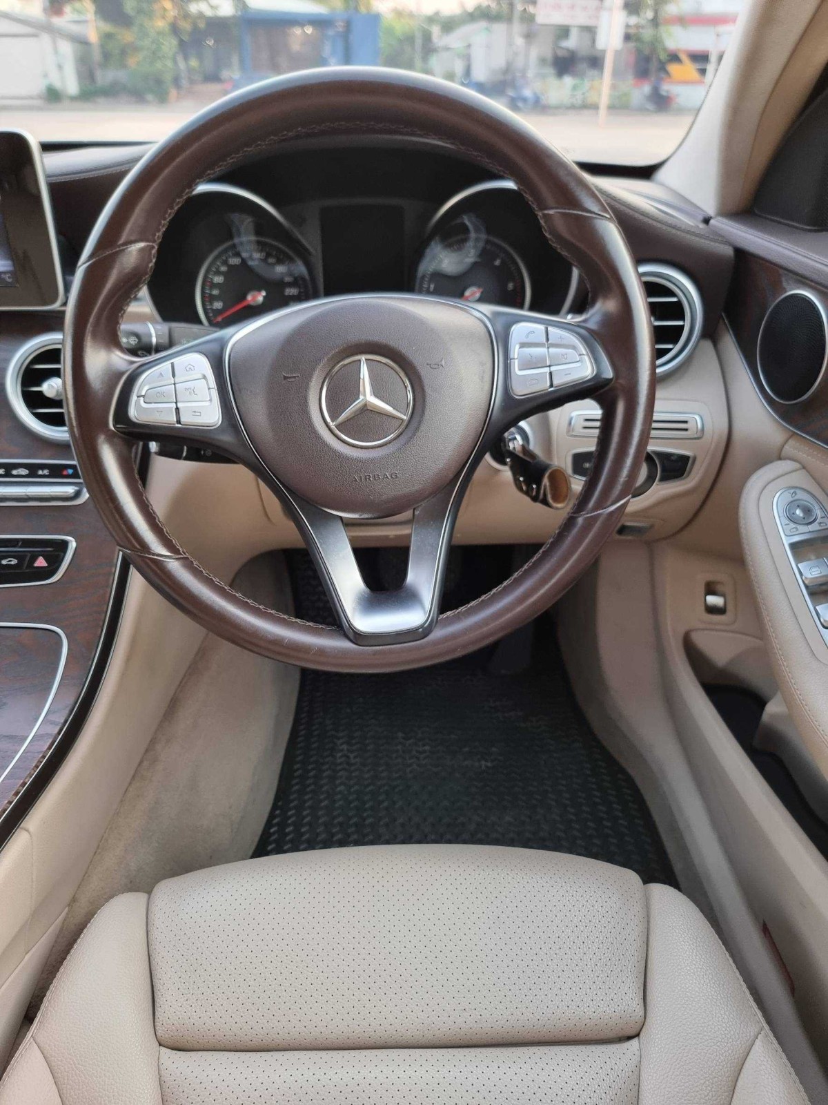 2015 Mercedes-Benz C300 Exclusive Bluetec Hybrid สีดำ (รูปที่ 13)