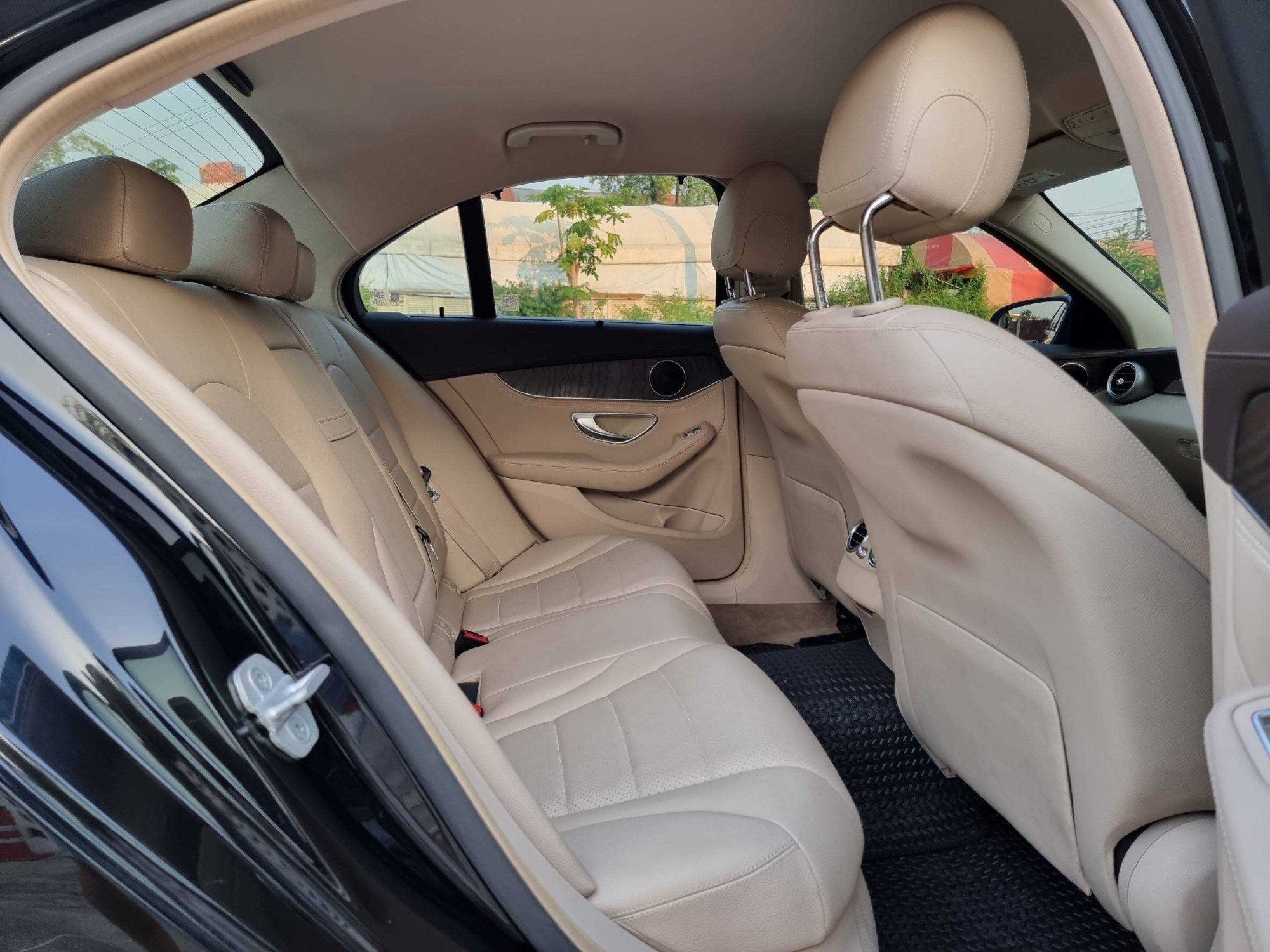 2015 Mercedes-Benz C300 Exclusive Bluetec Hybrid สีดำ (รูปที่ 15)