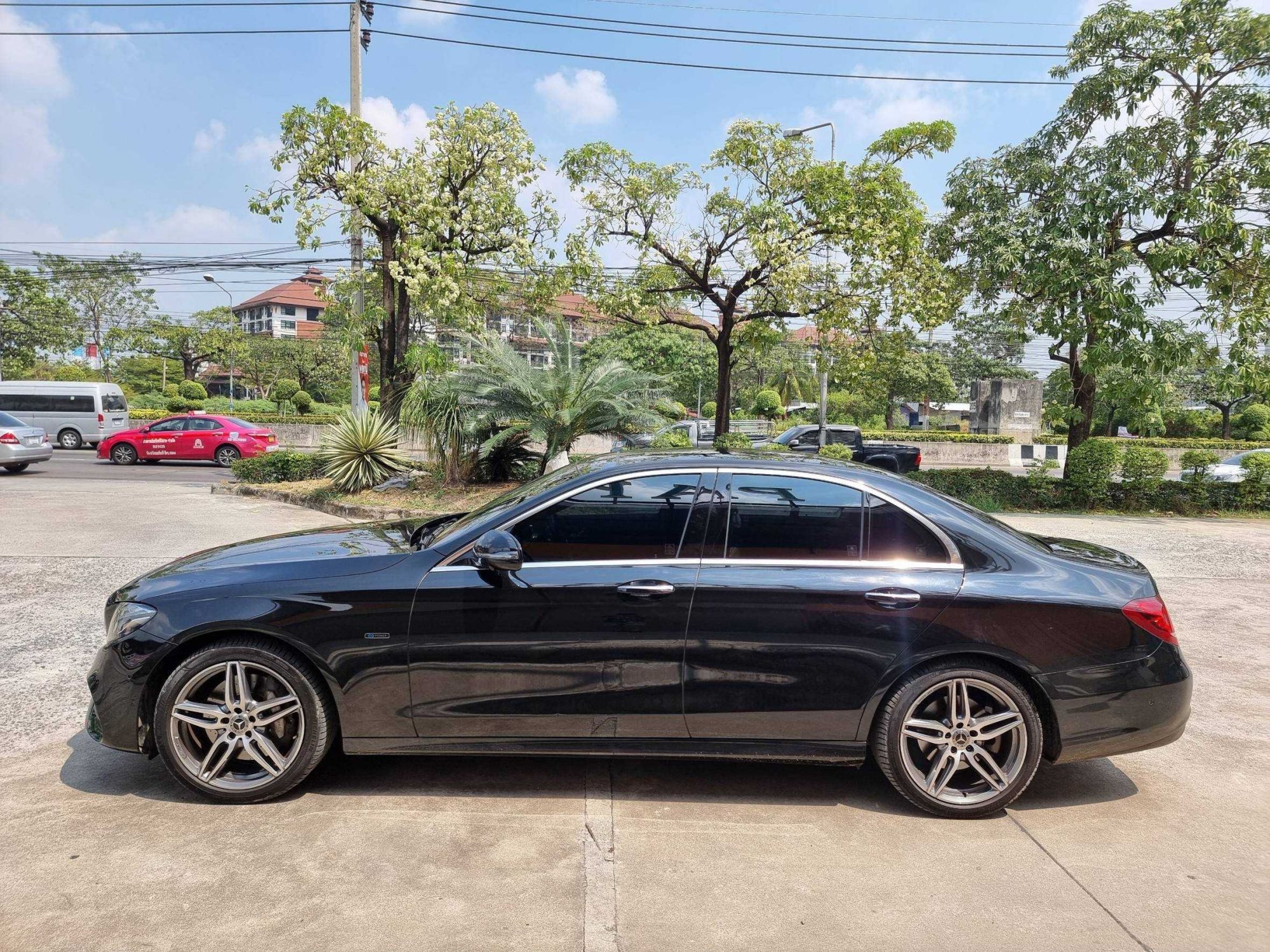 2018 Mercedes-Benz E350e AMG Dynamic W213 สีดำ