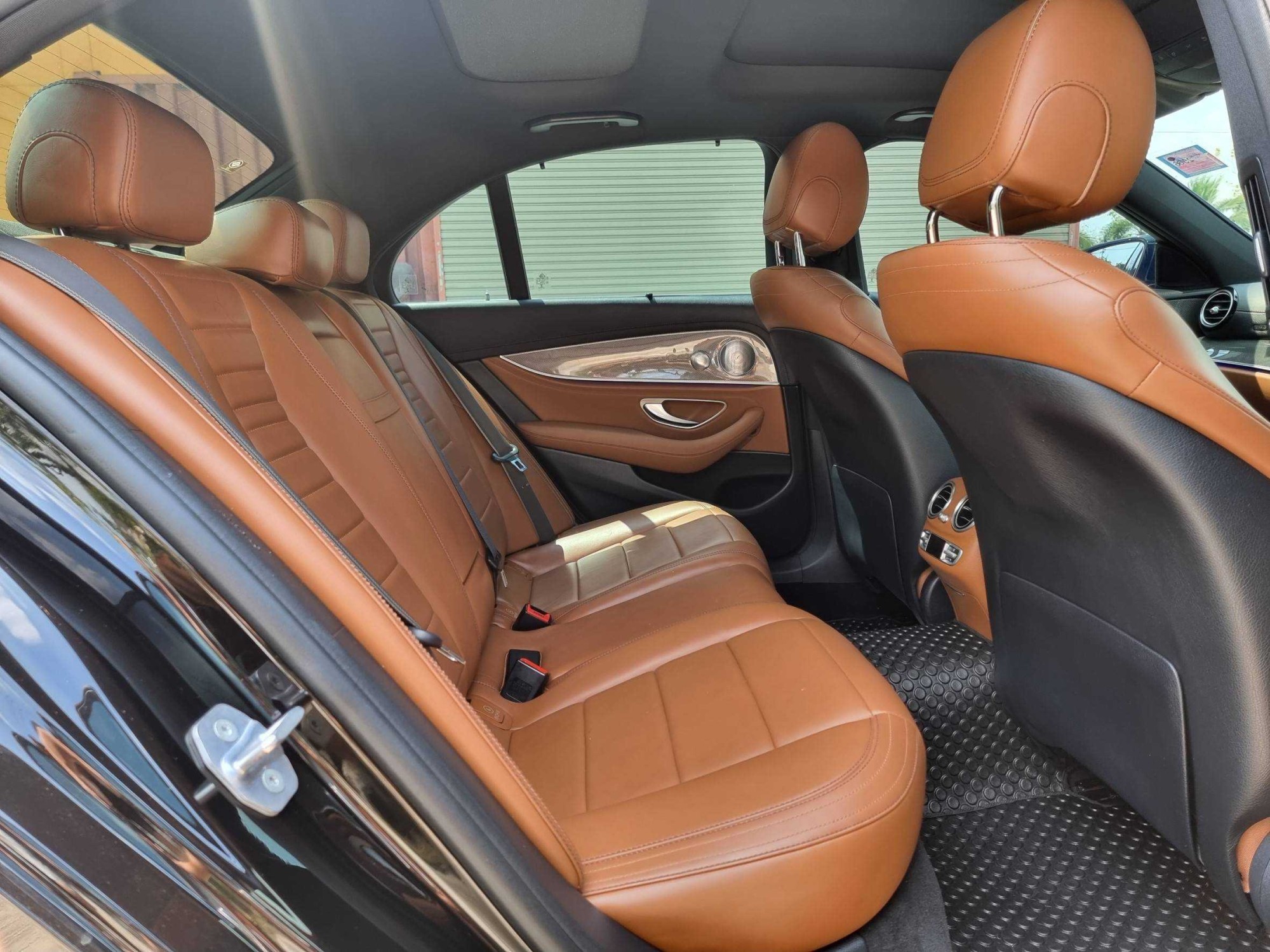 2018 Mercedes-Benz E350e AMG Dynamic W213 สีดำ (รูปที่ 15)
