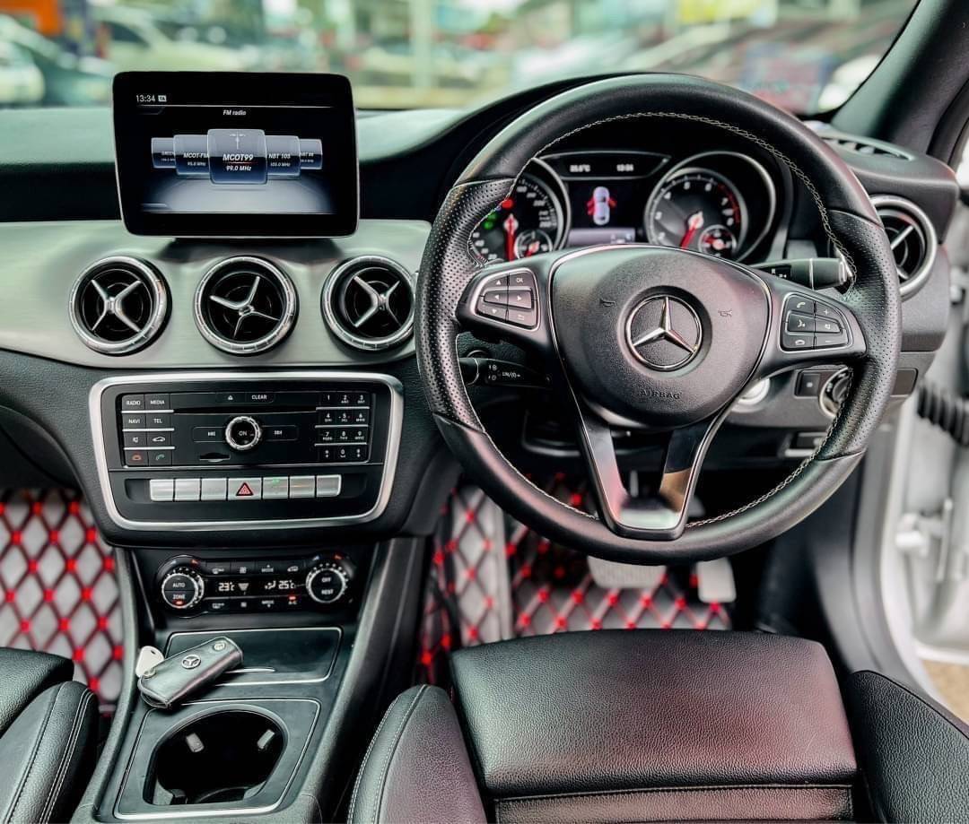 2018 Mercedes-Benz CLA-Class C118 CLA200 สีเงิน (รูปที่ 8)