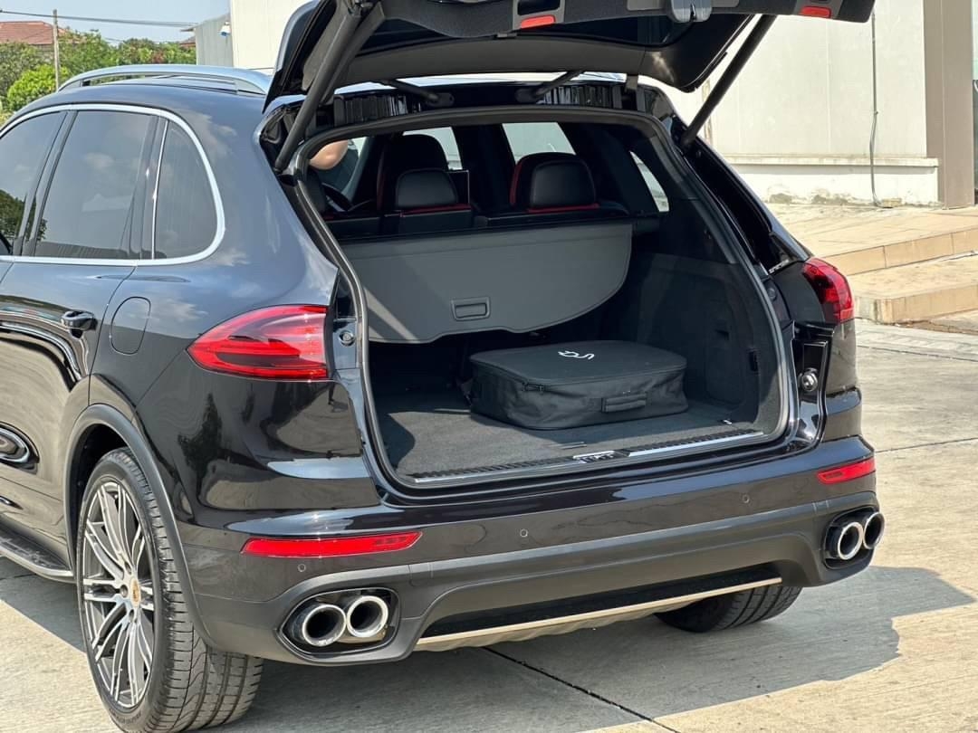 2015 Porsche Cayenne S E-Hybrid สีดำ (รูปที่ 10)