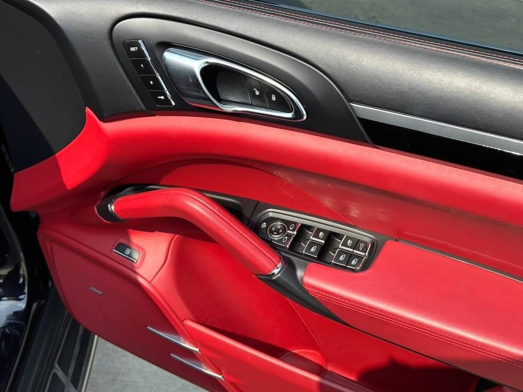2015 Porsche Cayenne S E-Hybrid สีดำ (รูปที่ 7)