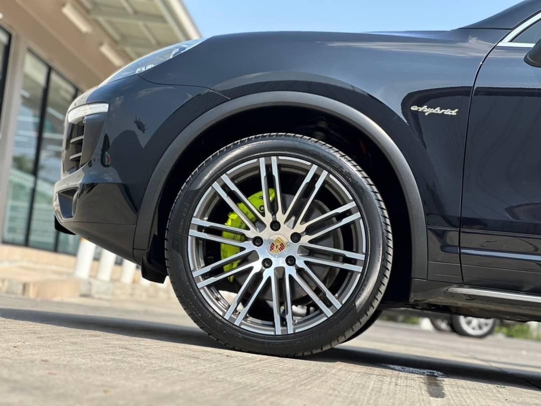 2015 Porsche Cayenne S E-Hybrid สีดำ (รูปที่ 2)