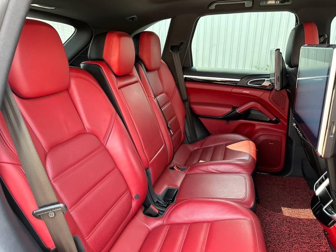 2015 Porsche Cayenne S E-Hybrid สีดำ (รูปที่ 8)