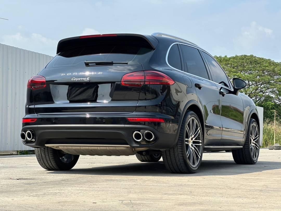 2015 Porsche Cayenne S E-Hybrid สีดำ (รูปที่ 17)