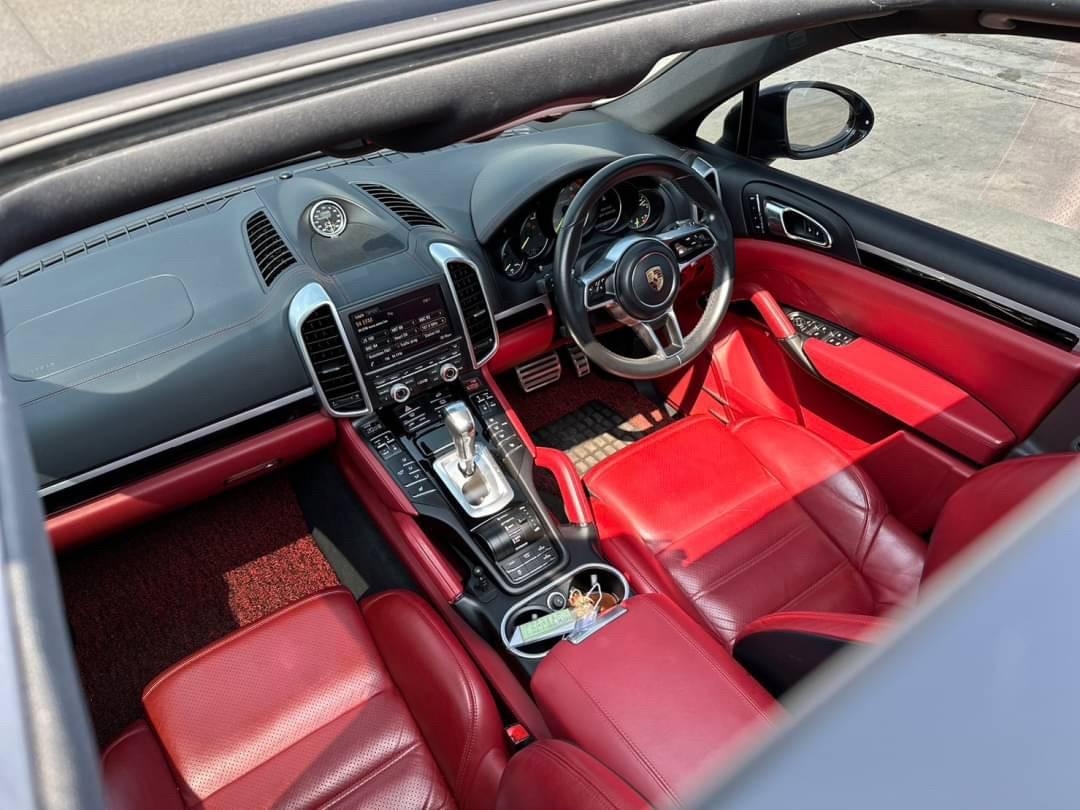 2015 Porsche Cayenne S E-Hybrid สีดำ (รูปที่ 14)