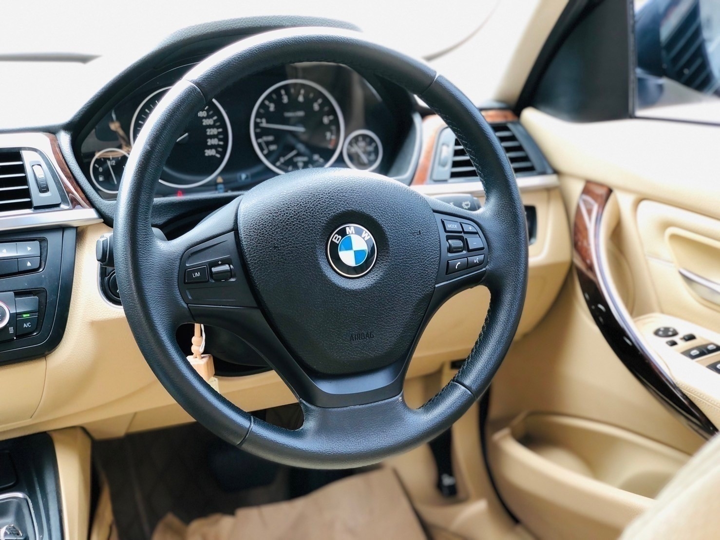 2013 BMW F30 320i Luxury Twin Power Turbo สีดำ (รูปที่ 8)
