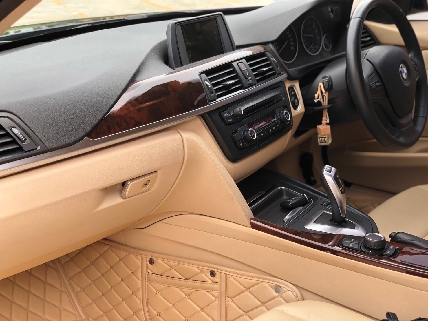 2013 BMW F30 320i Luxury Twin Power Turbo สีดำ (รูปที่ 9)