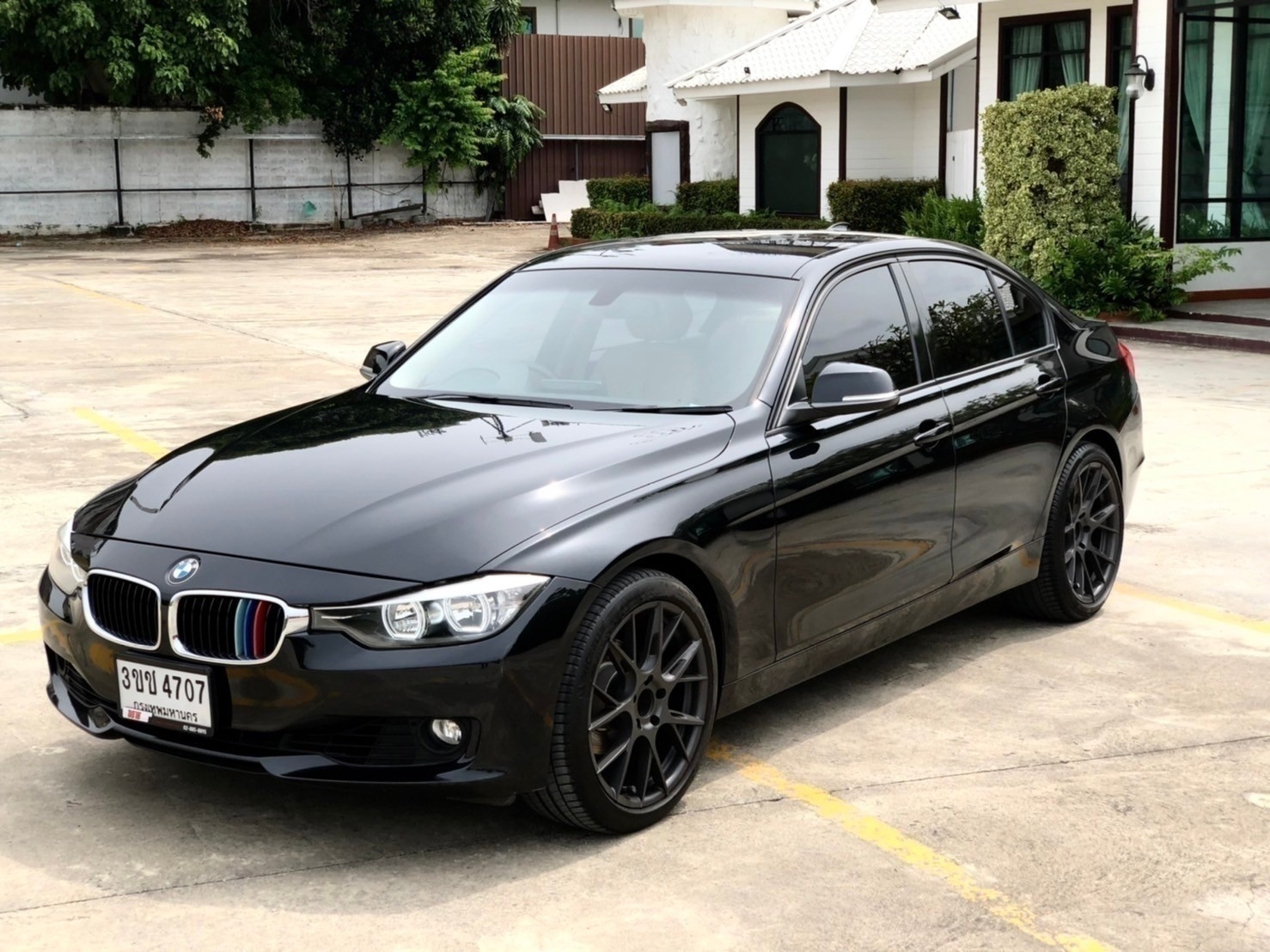 2013 BMW F30 320i Luxury Twin Power Turbo สีดำ